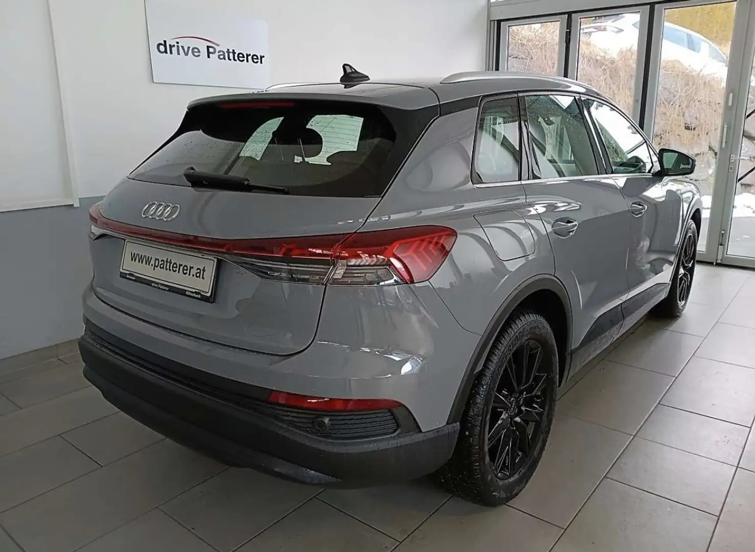 Audi Q4 e-tron 40 e-tron Grau - 2