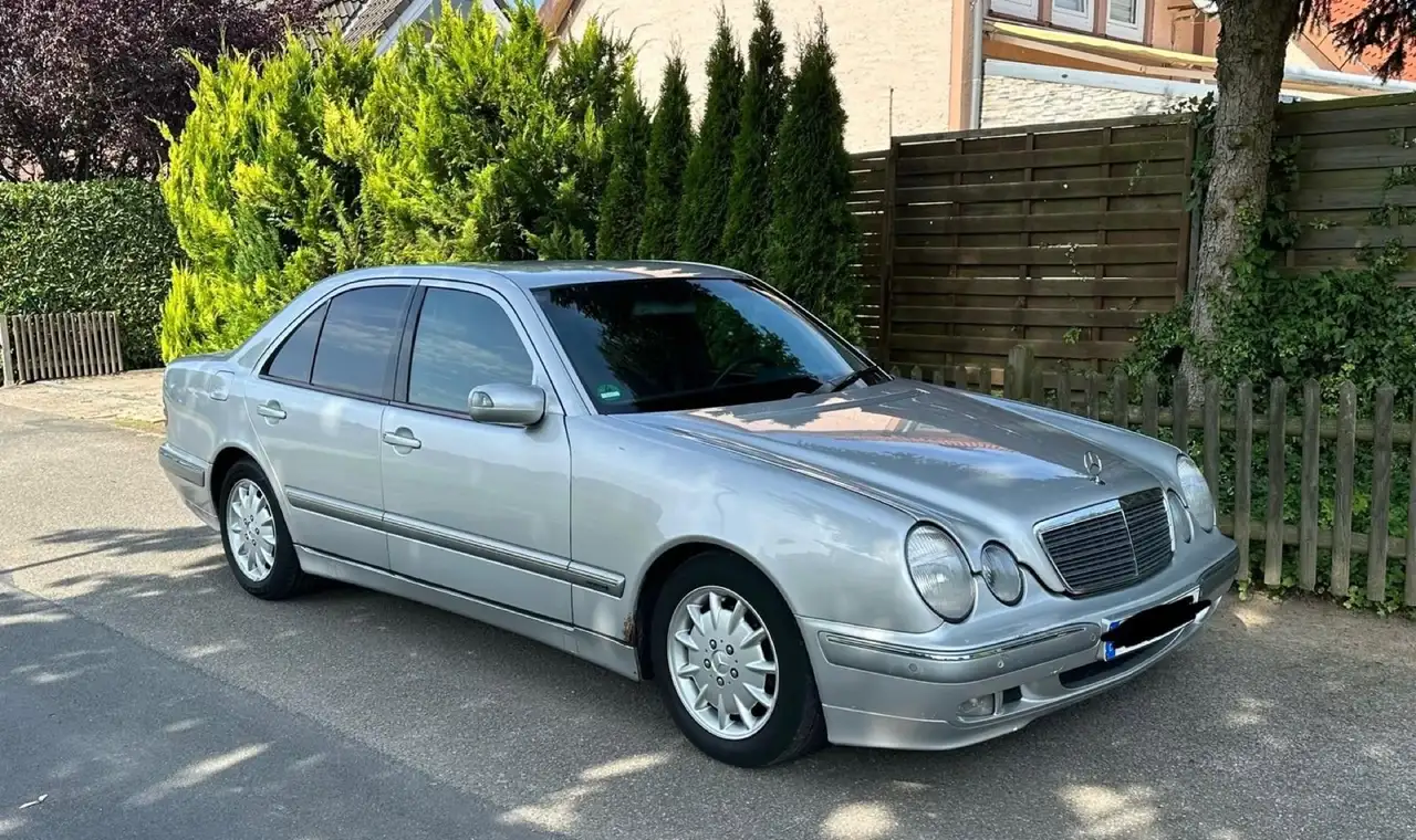 Mercedes-Benz E 270