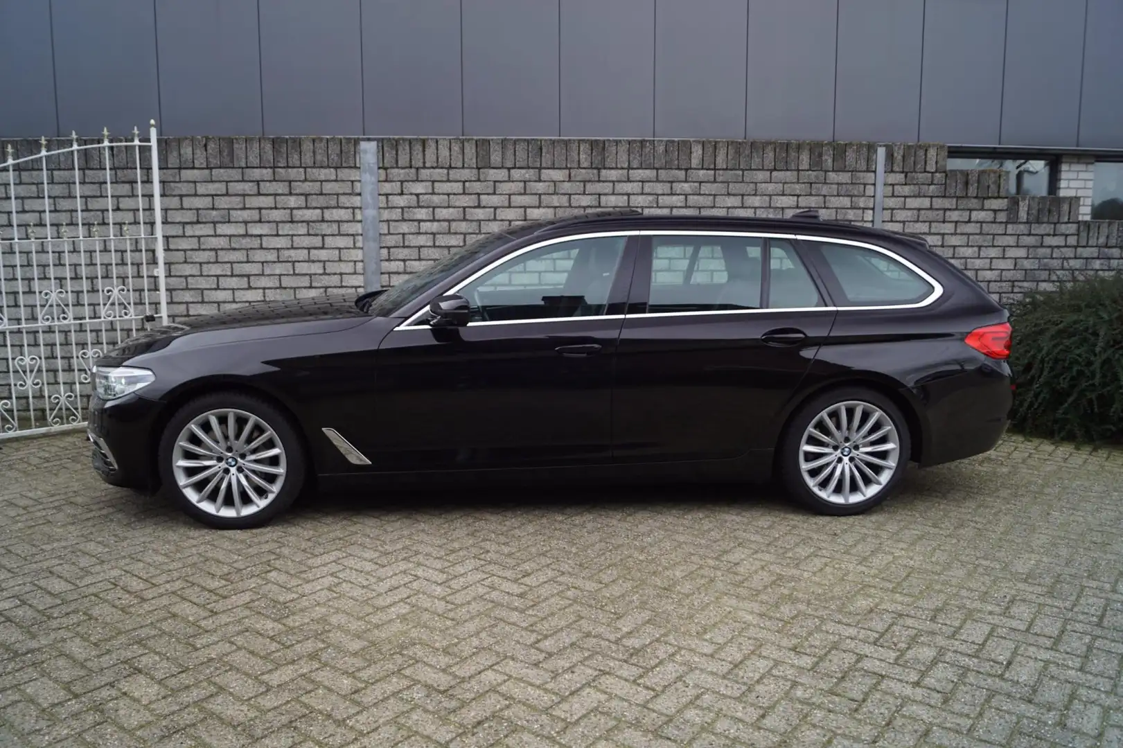 BMW 530 5-serie Touring 530i xDrive High Executive Edition Bruin - 2