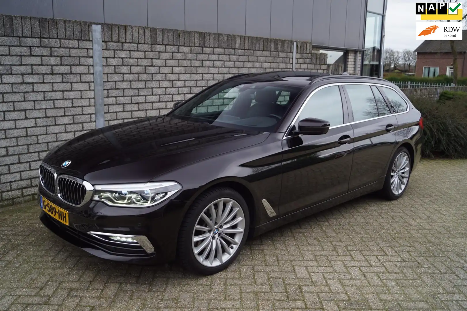 BMW 530 5-serie Touring 530i xDrive High Executive Edition Bruin - 1