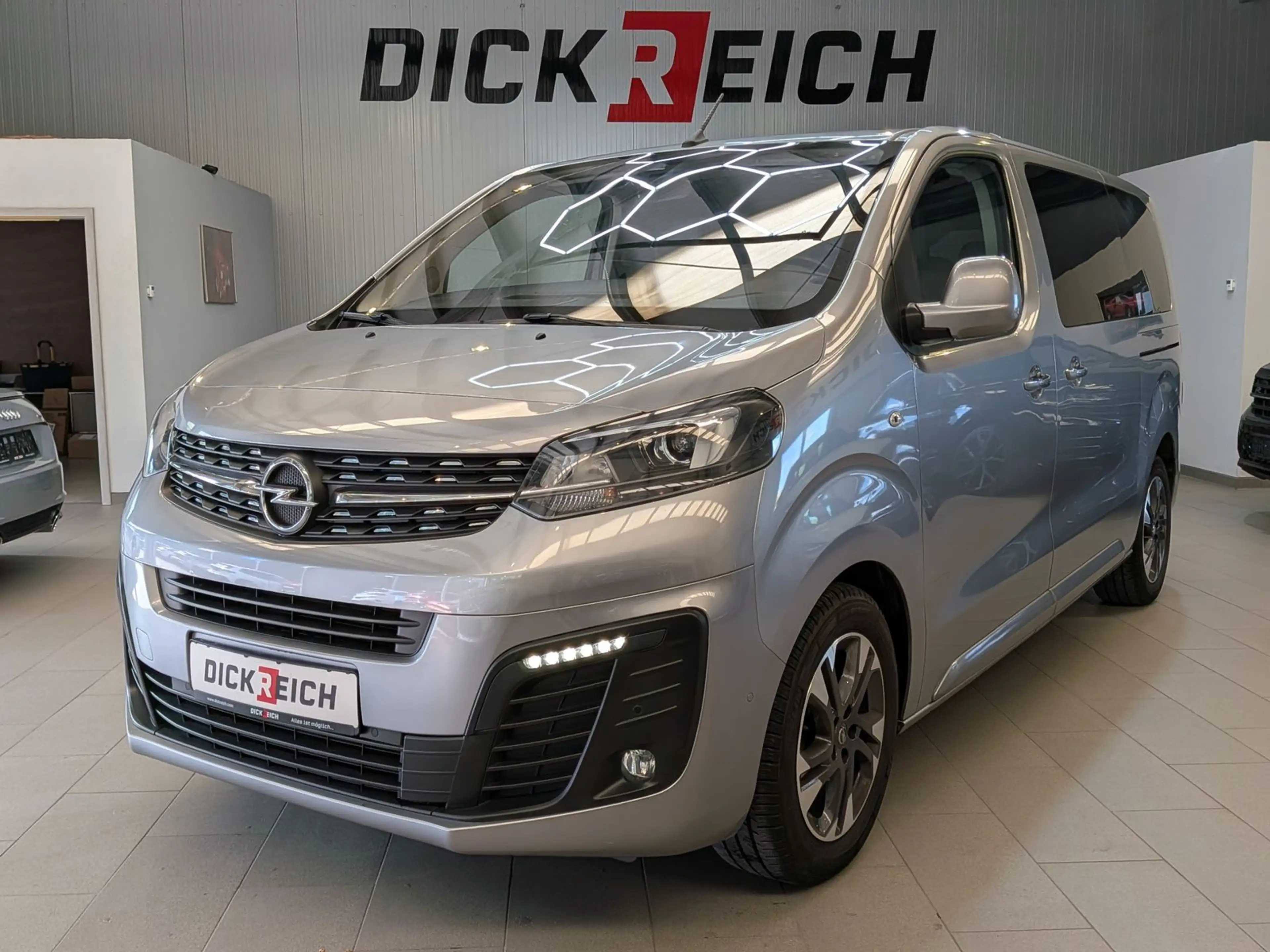 Opel Zafira M L2 Tourer STANDHZG*CAM*LEDER*AHK*6-SITZ — photo 8