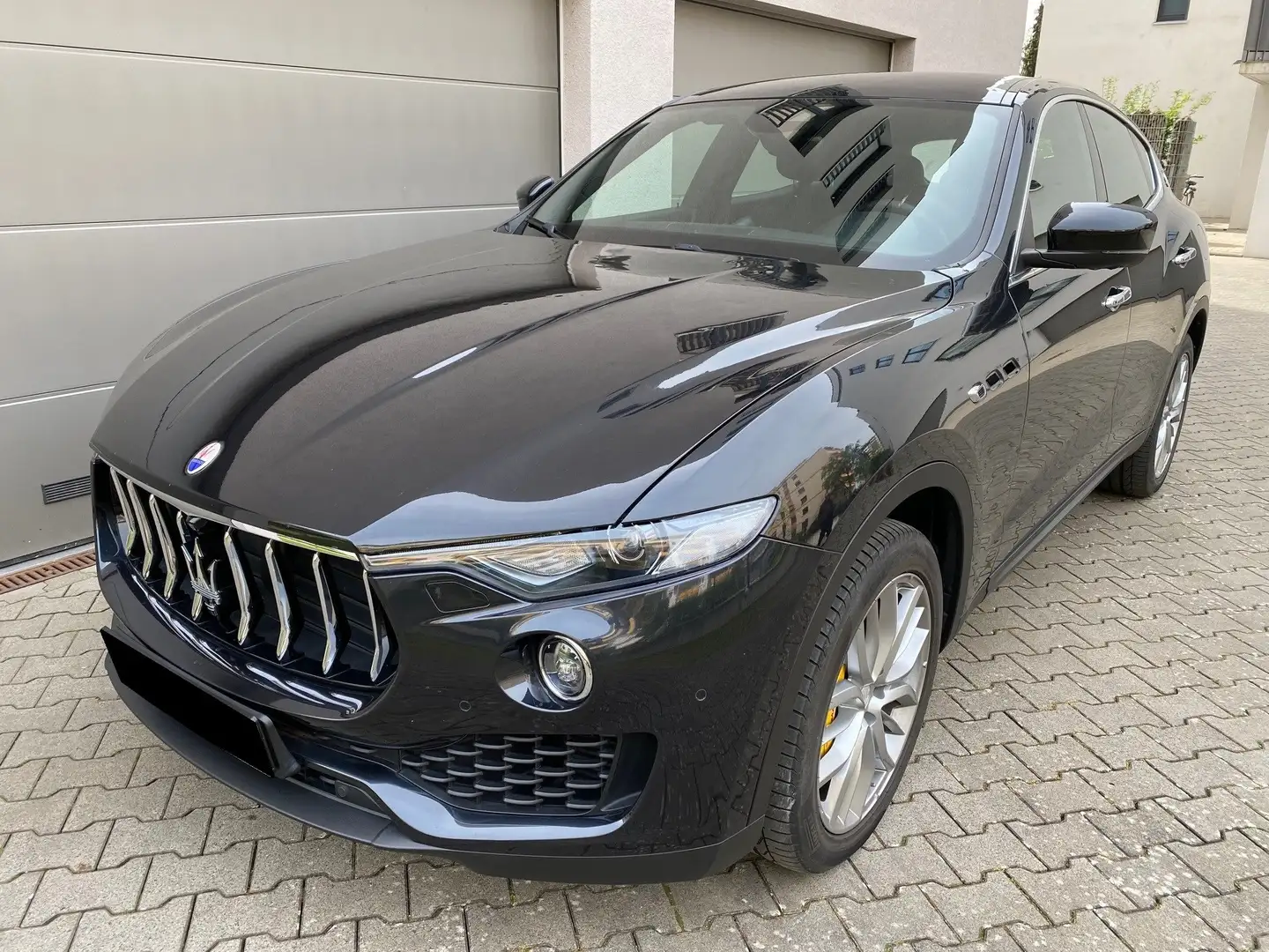 Maserati Levante Q4 Noir - 1