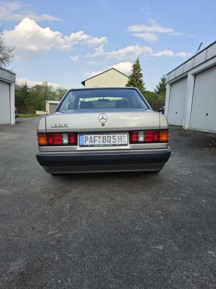 Mercedes-Benz 190 E, foto 2