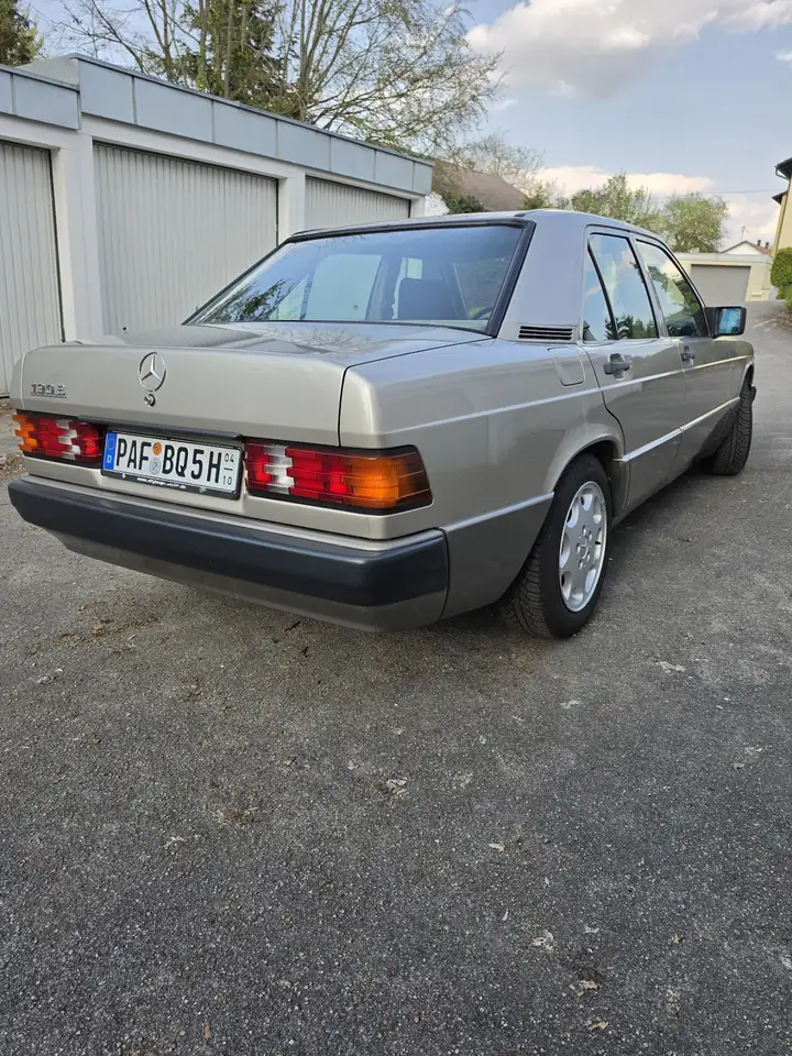 Mercedes-Benz 190 E, foto 1