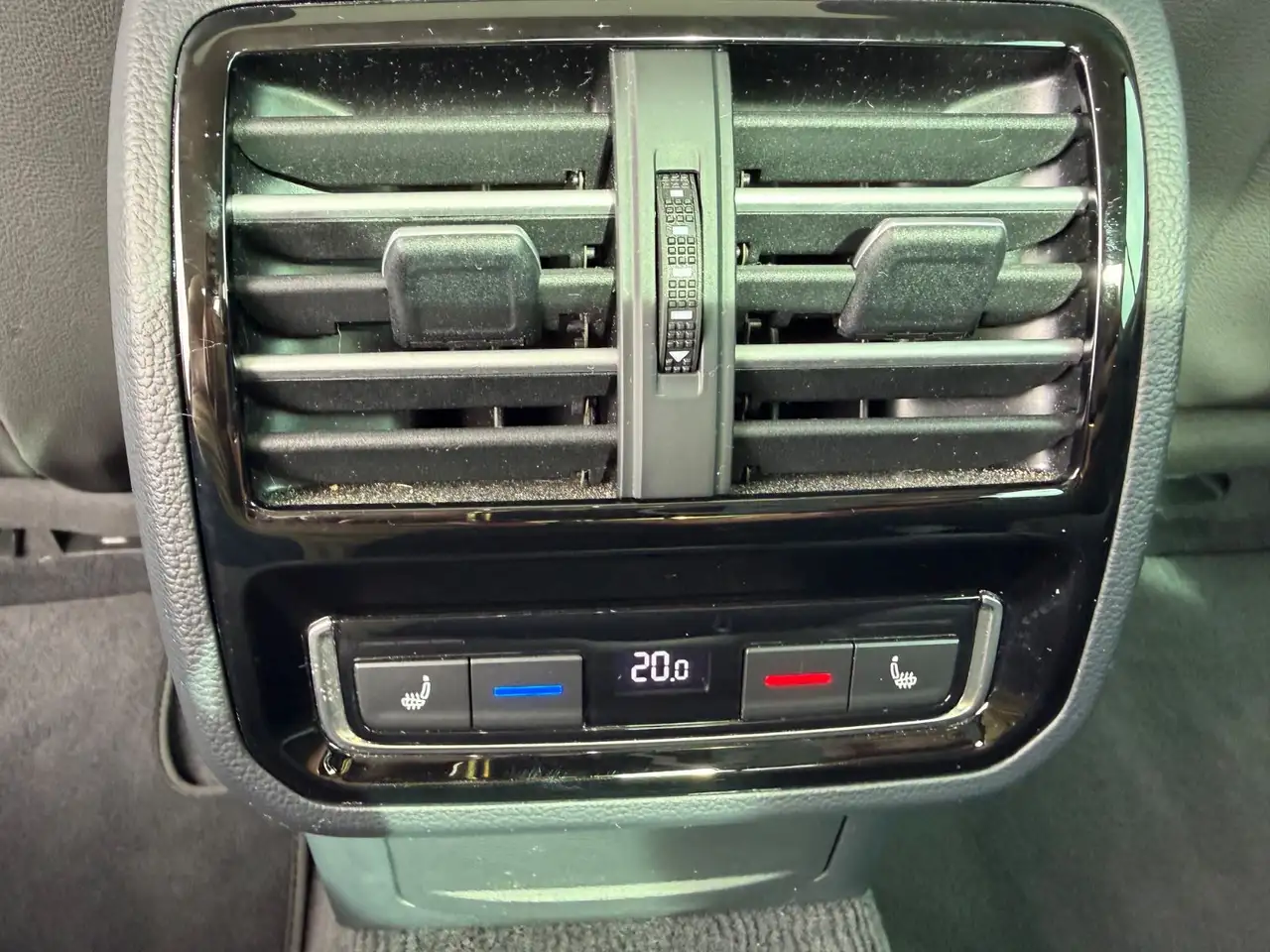 VOLKSWAGEN PASSAT 2.0 TDI 190ch HIGHLINE BVA Sièges chauffants Toit pano Caméra de recul Attelage Historique présent