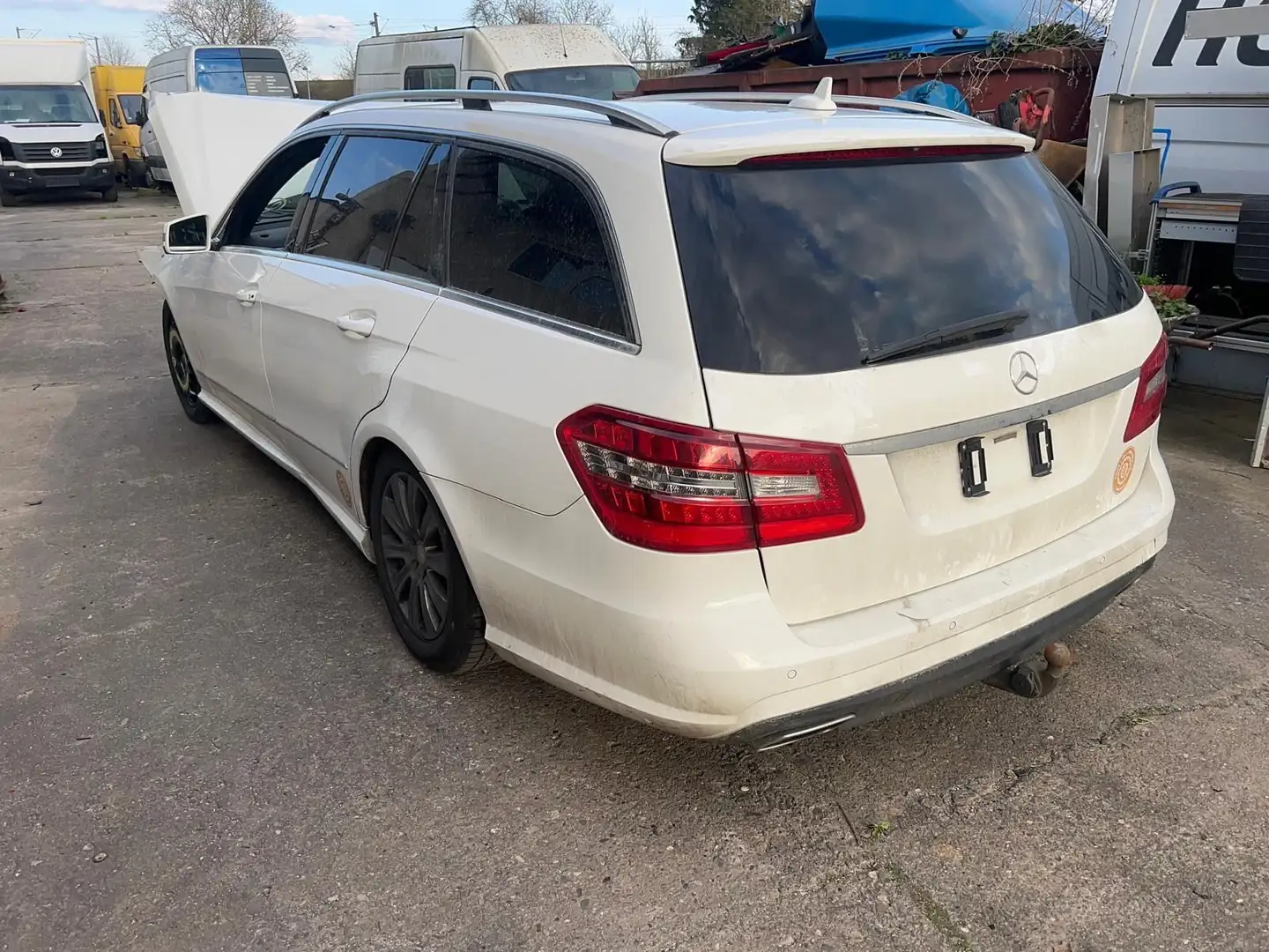 Mercedes-Benz E 250 E -Klasse T-Modell Unfall Bílá - 2