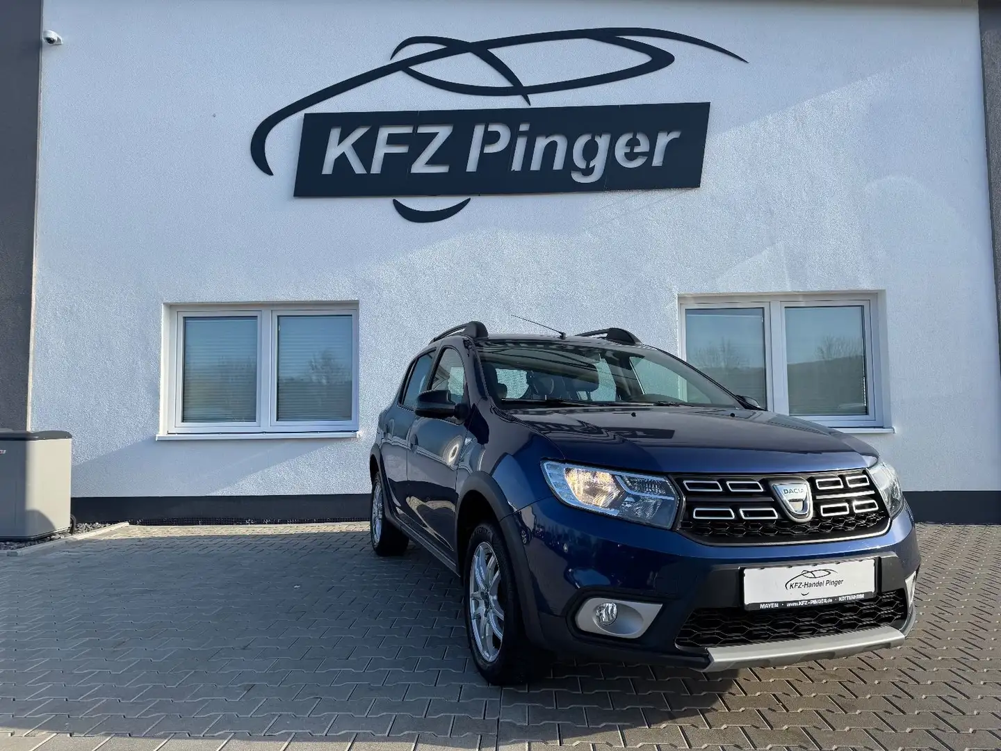 Dacia Sandero II Stepway Celebration Bleu - 1