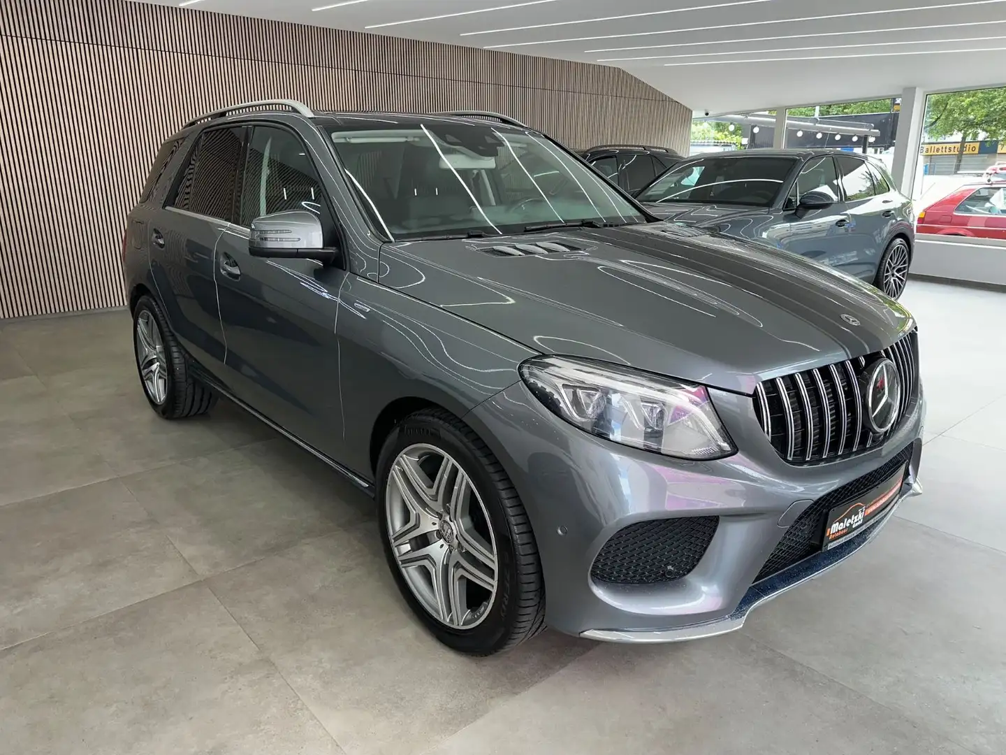 Mercedes-Benz GLE 250 d 4Matic AMG*360°Kamera*Airmatic*Distr+* Grijs - 1