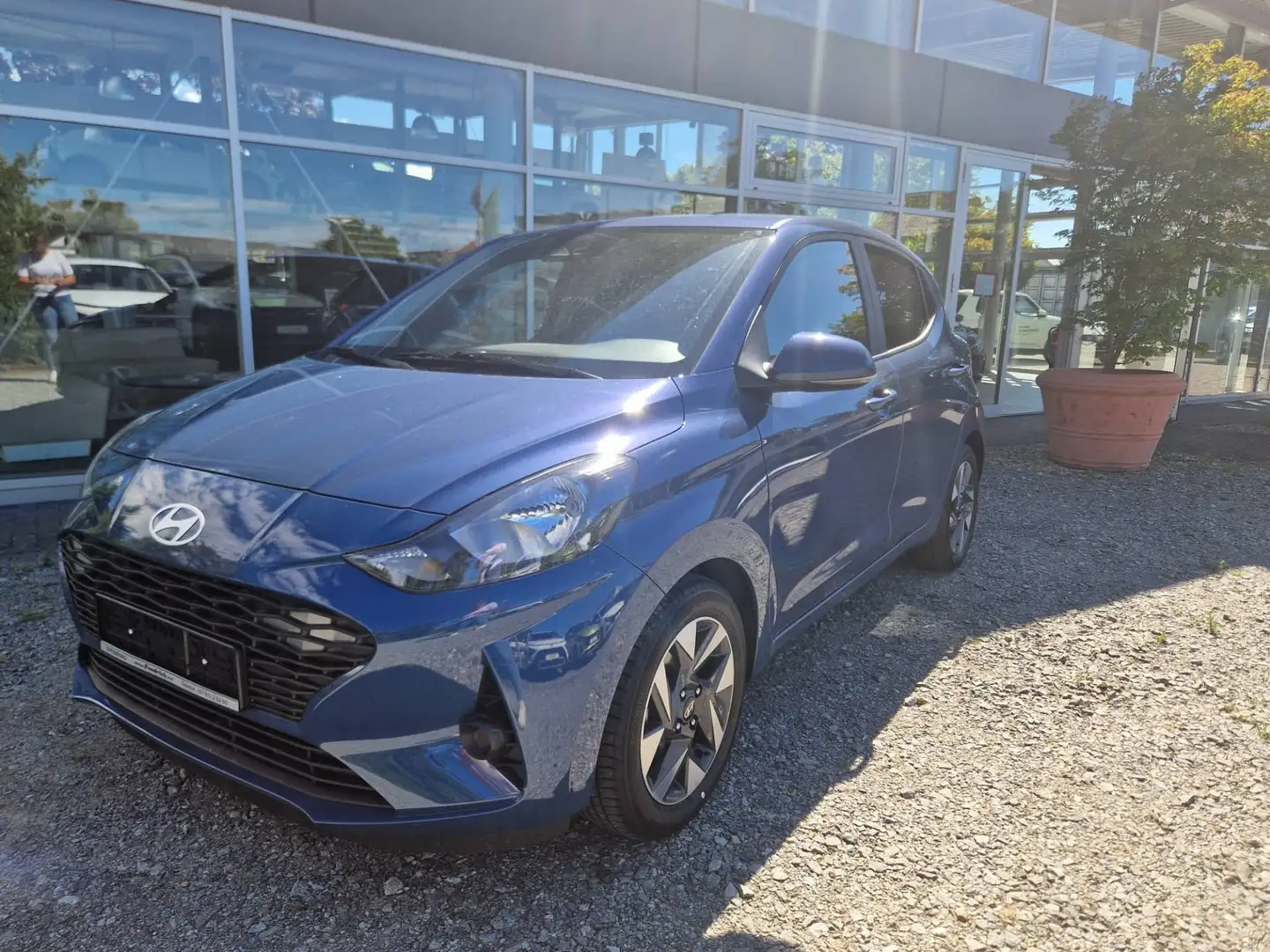 Hyundai i10 1.0 Trend 63PS Automatik Bleu - 1