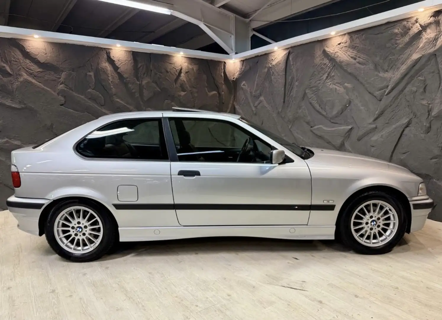 BMW 323 323ti compact Sport Edition - 1