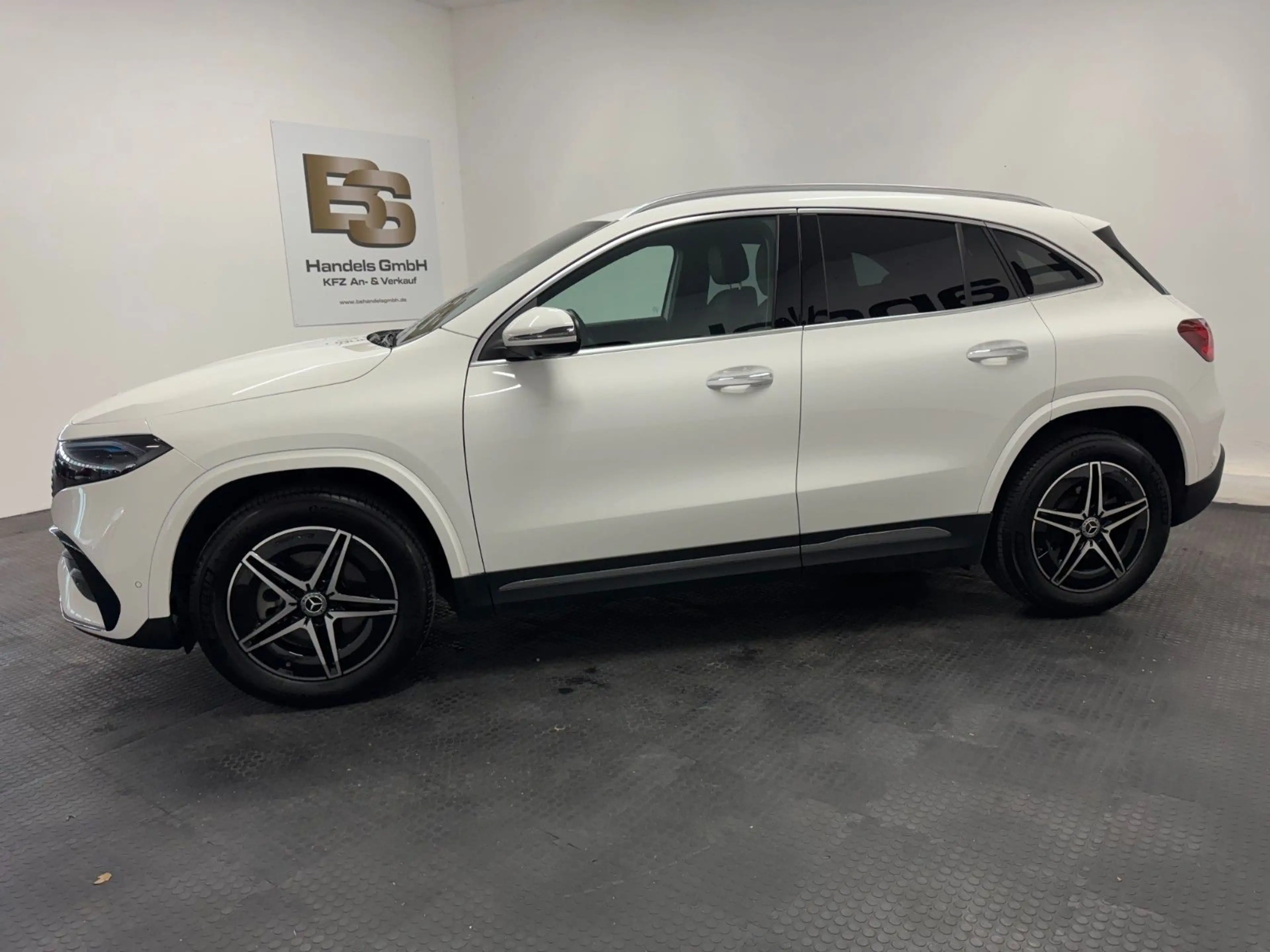 Mercedes-Benz EQA 250+ AMG LINE*BURMESTER*360° KAM*LED*NAVI* — photo 4
