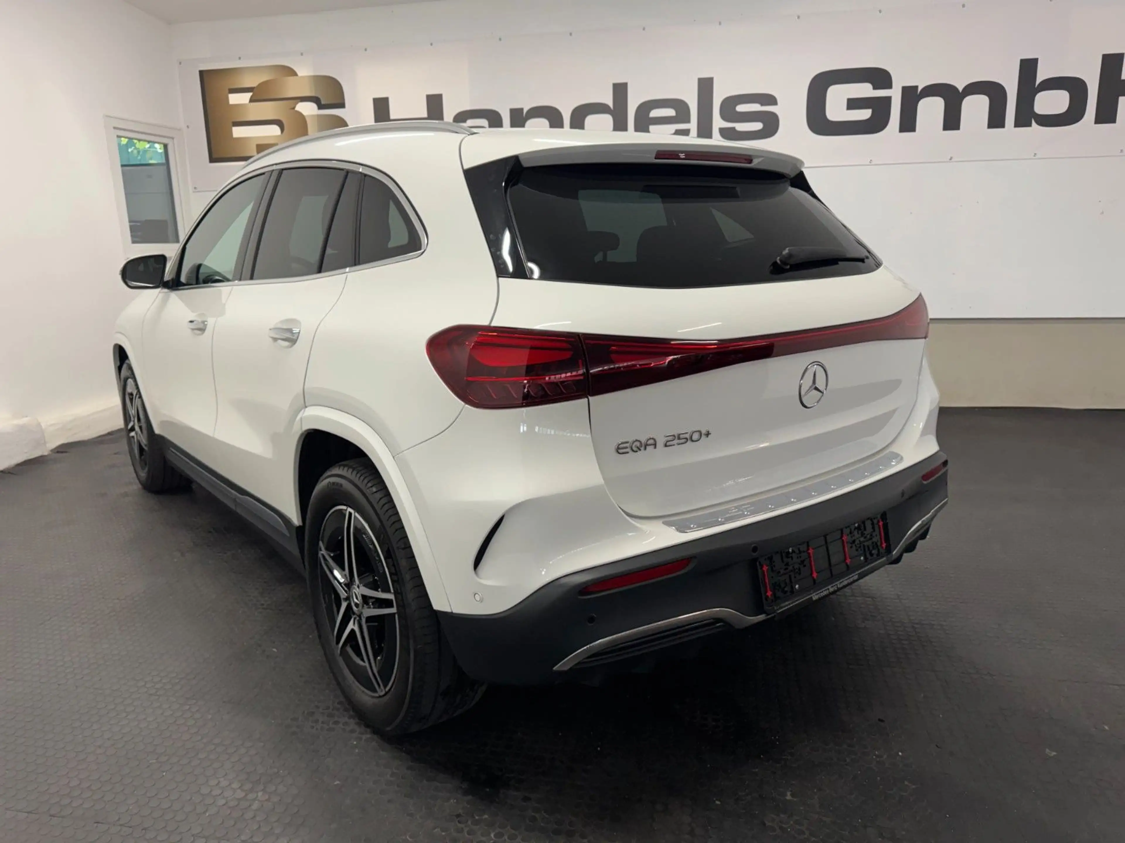 Mercedes-Benz EQA 250+ AMG LINE*BURMESTER*360° KAM*LED*NAVI* — photo 6