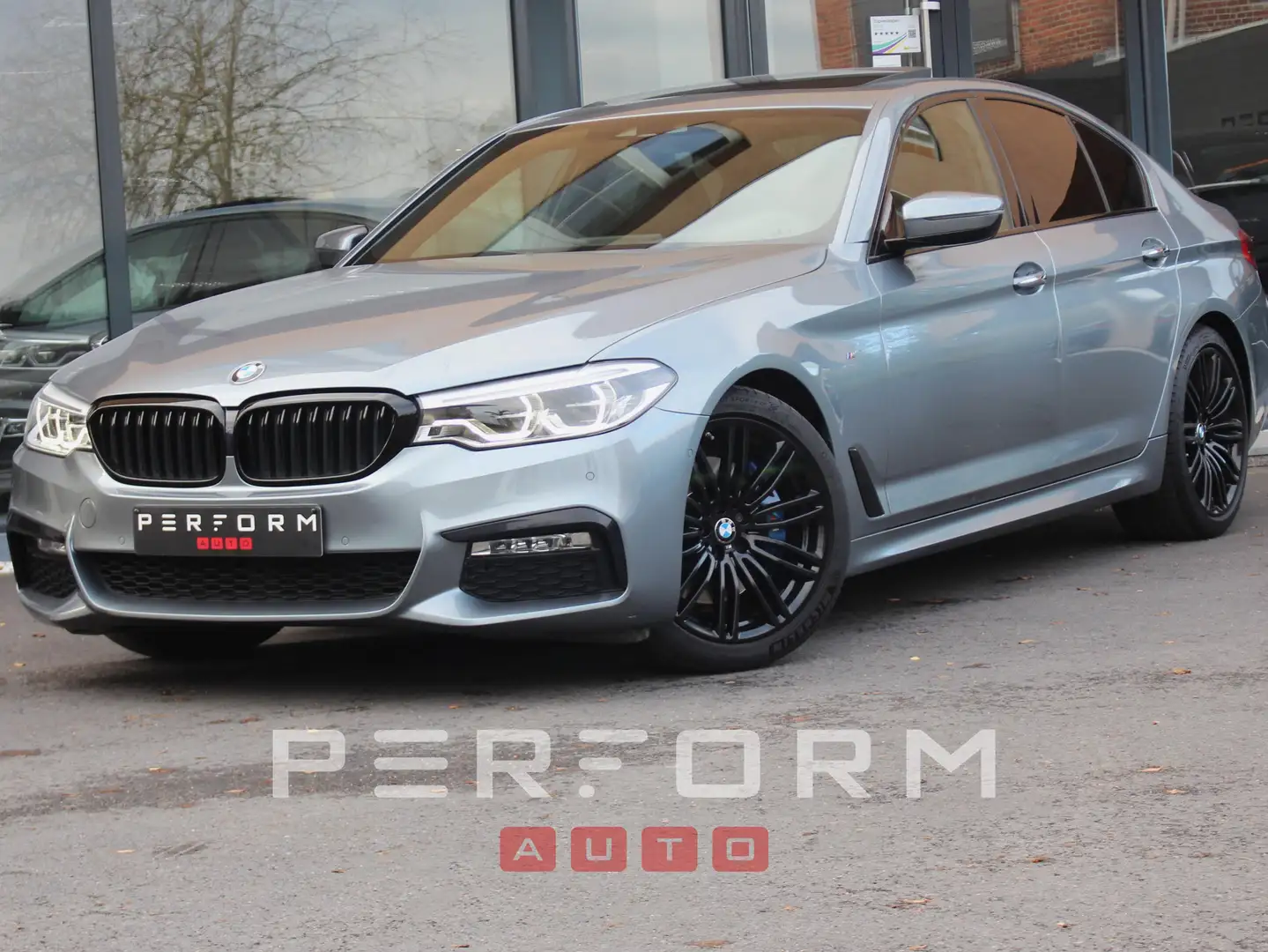 BMW 525 525d / M-PAKKET / TREKHAAK / 1STE EIGENAAR / SERVI Grijs - 1