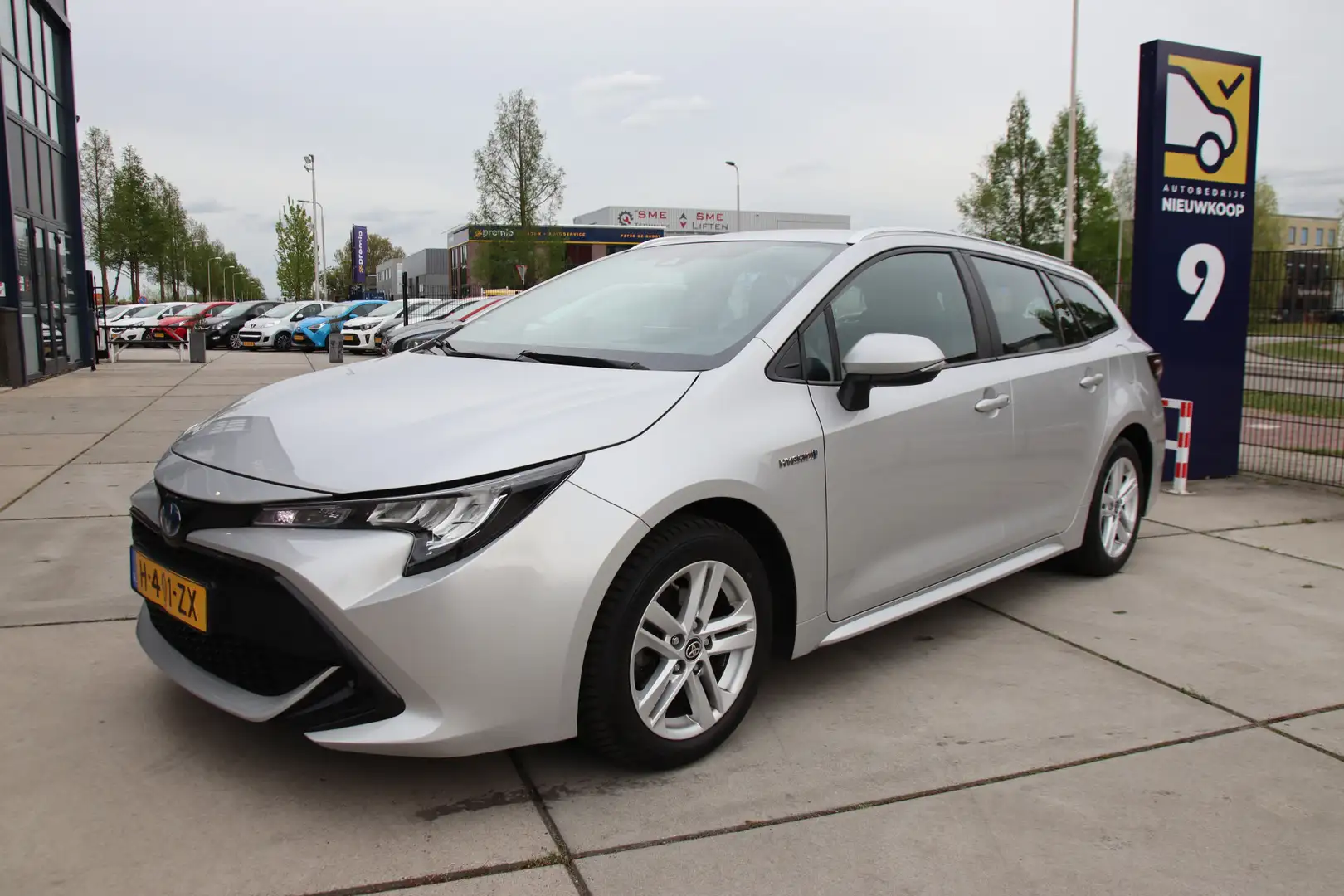 Toyota Corolla Touring Sports 1.8 Hybrid Business Carplay-Camera, Grijs - 1