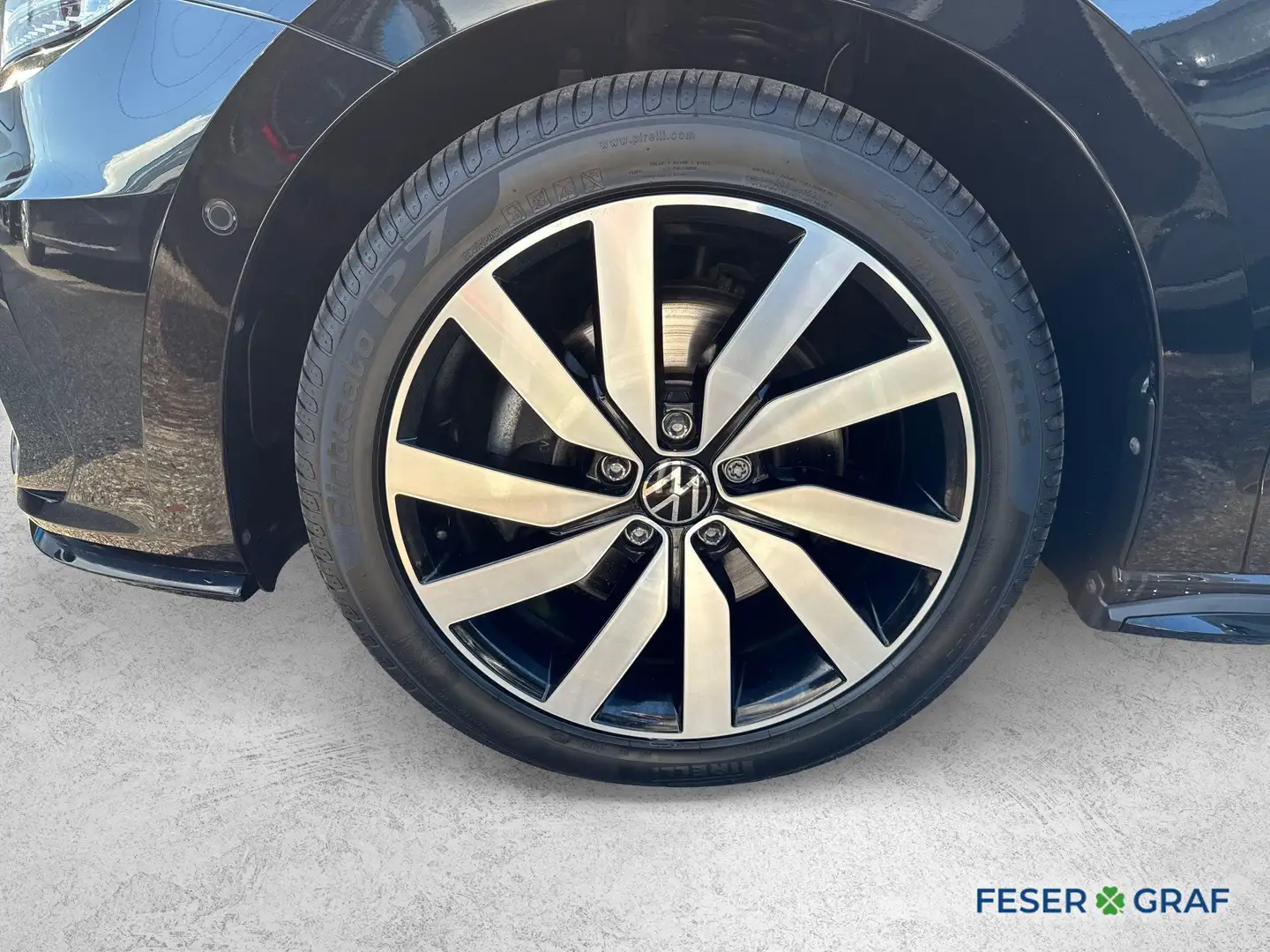 Volkswagen Touran 1.5 TSI DSG R-LINE KAM NAVI LED Schwarz - 2