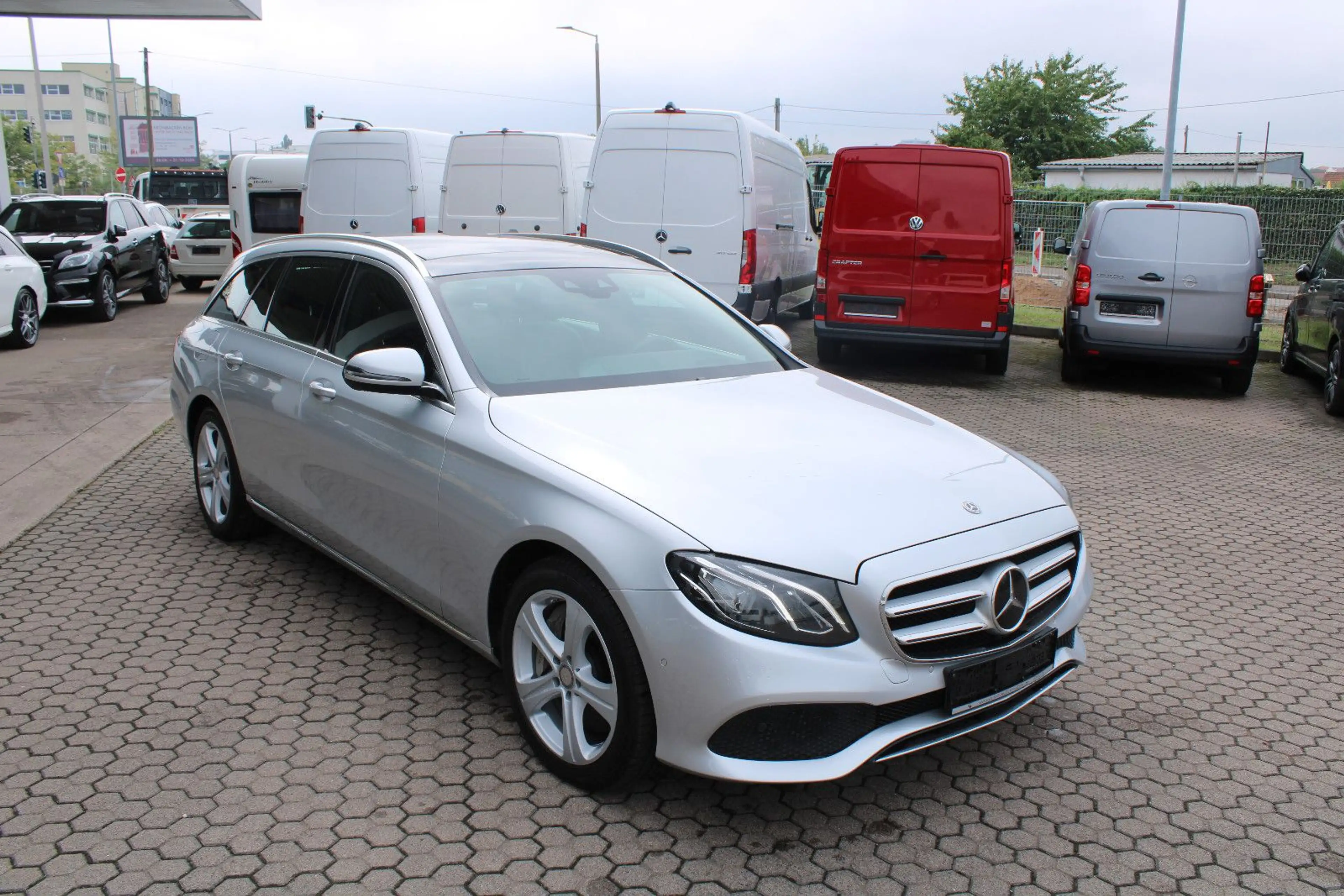 Mercedes-Benz E 350 d 4Matic,LED,20",Leder,Head-up,Panorama — photo 3