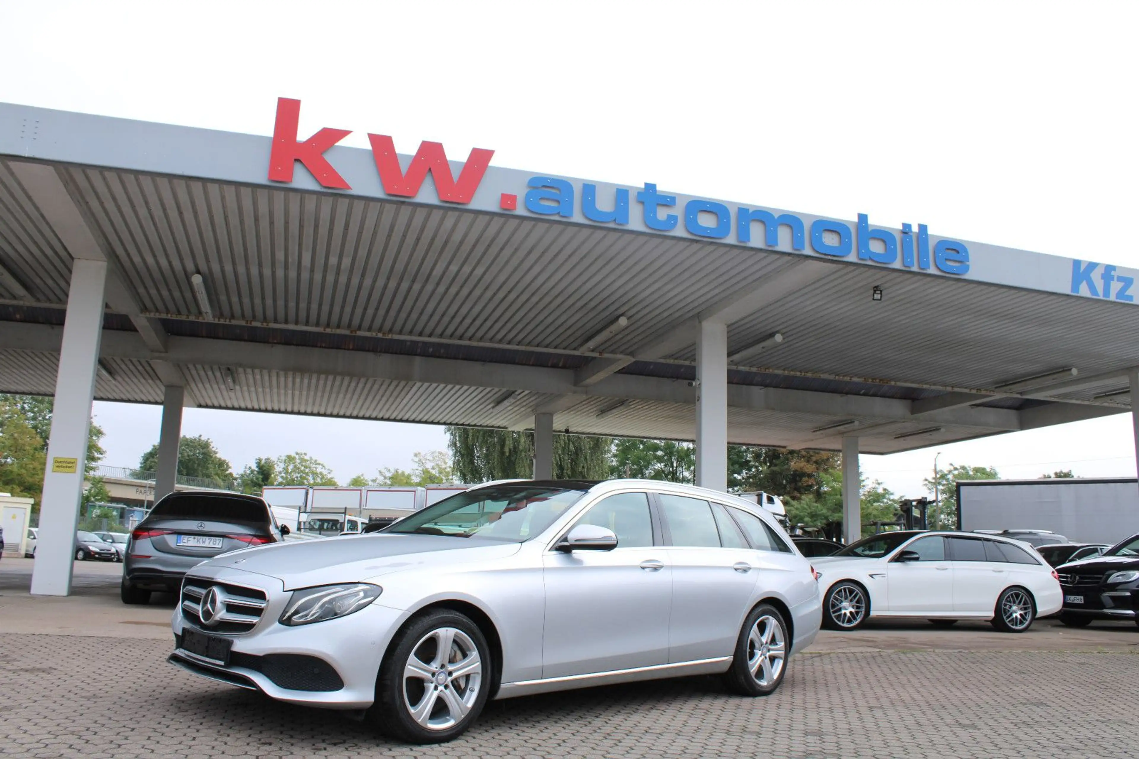 Mercedes-Benz E 350 d 4Matic,LED,20",Leder,Head-up,Panorama