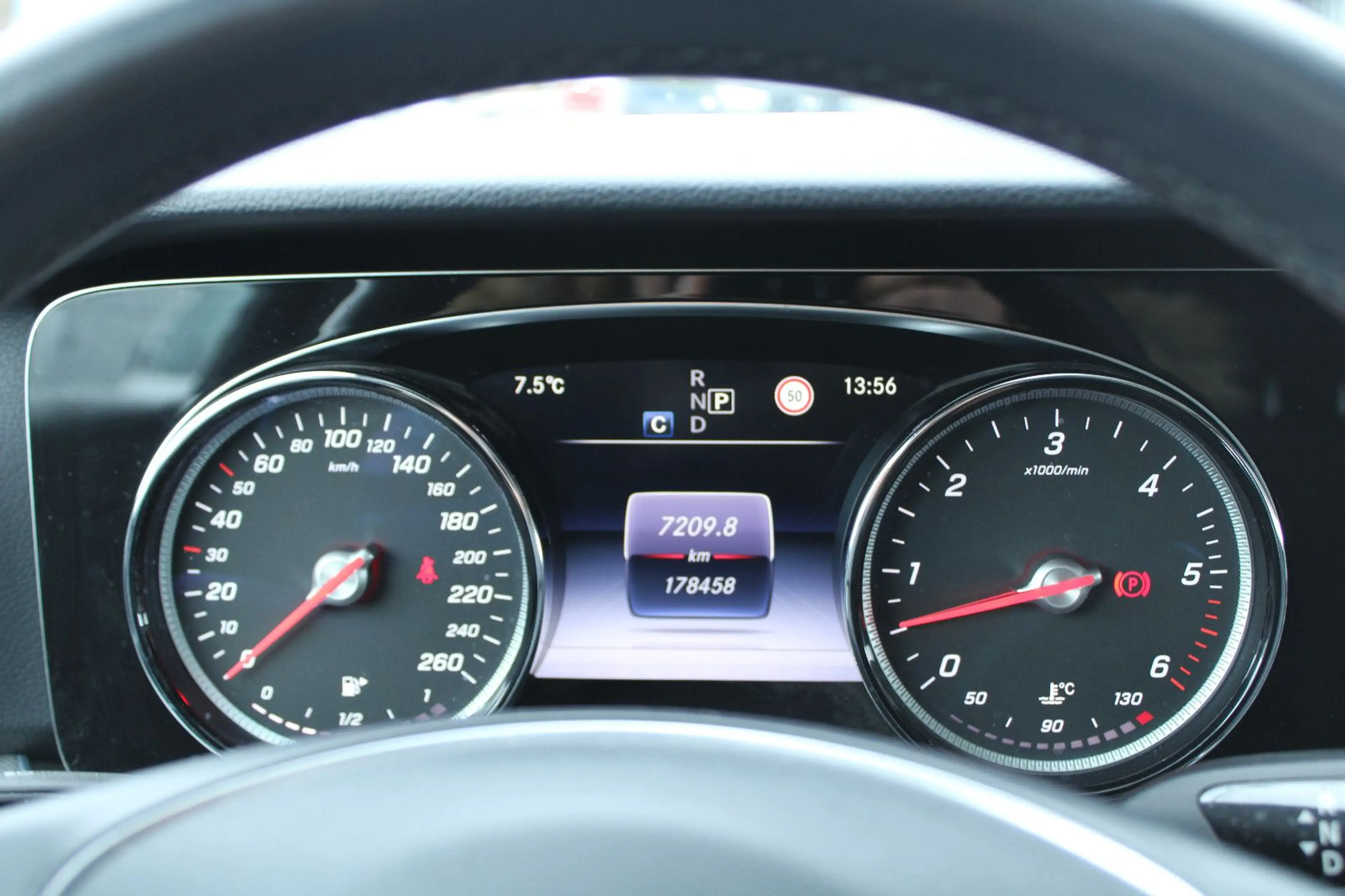 Mercedes-Benz E 350 d 4Matic,LED,20",Leder,Head-up,Panorama — photo 14