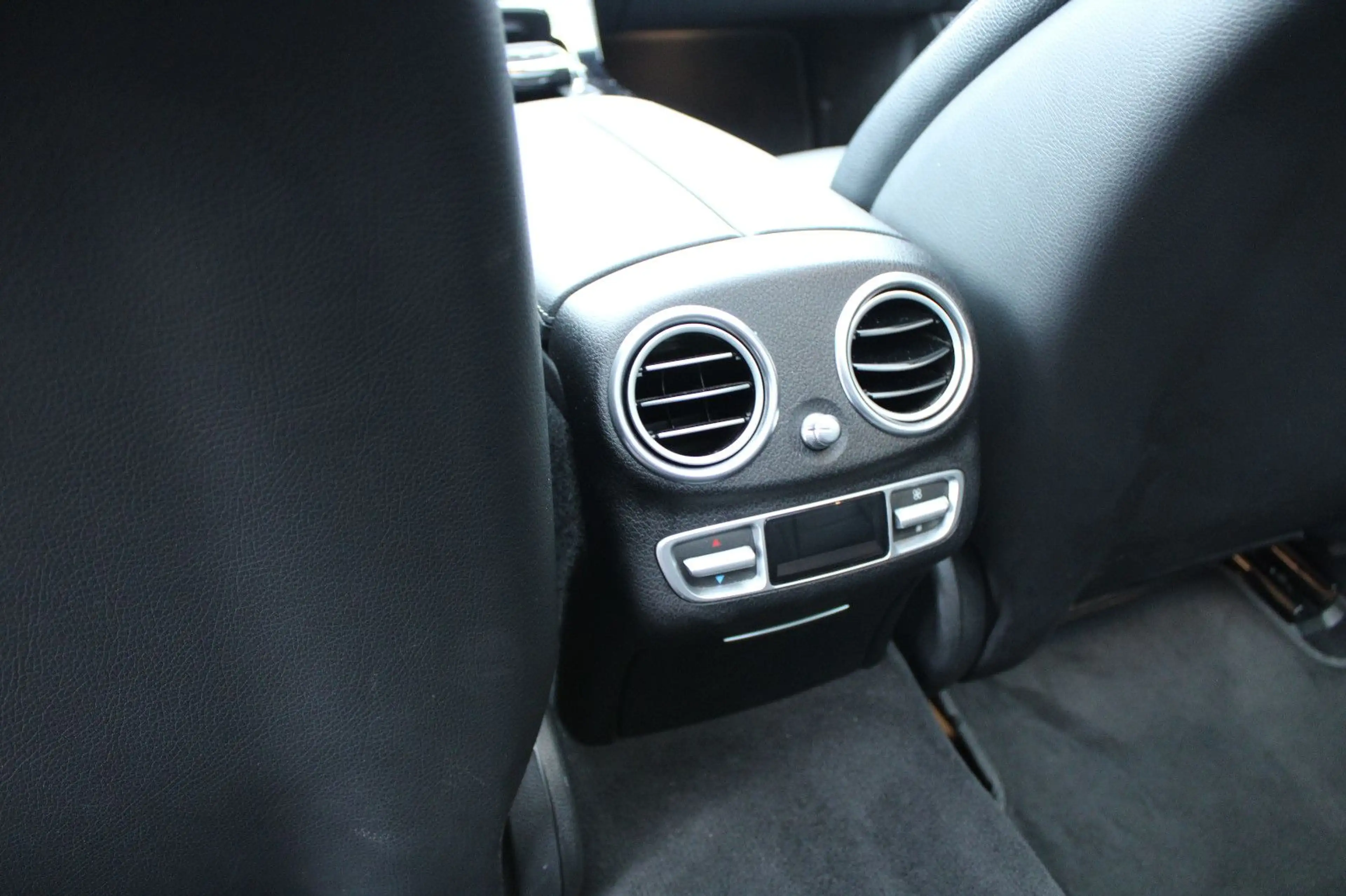 Mercedes-Benz E 350 d 4Matic,LED,20",Leder,Head-up,Panorama — photo 9