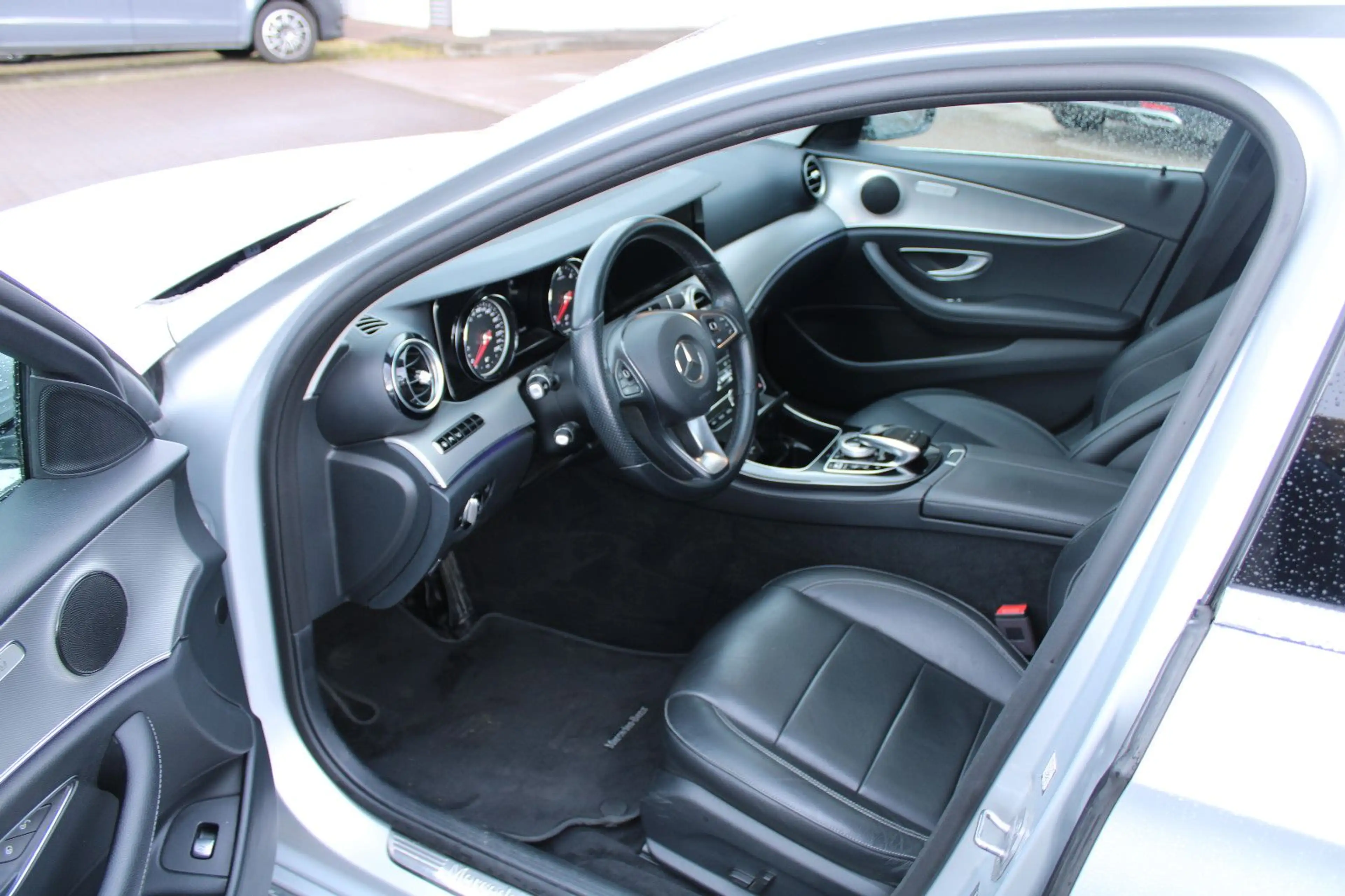 Mercedes-Benz E 350 d 4Matic,LED,20",Leder,Head-up,Panorama — photo 6