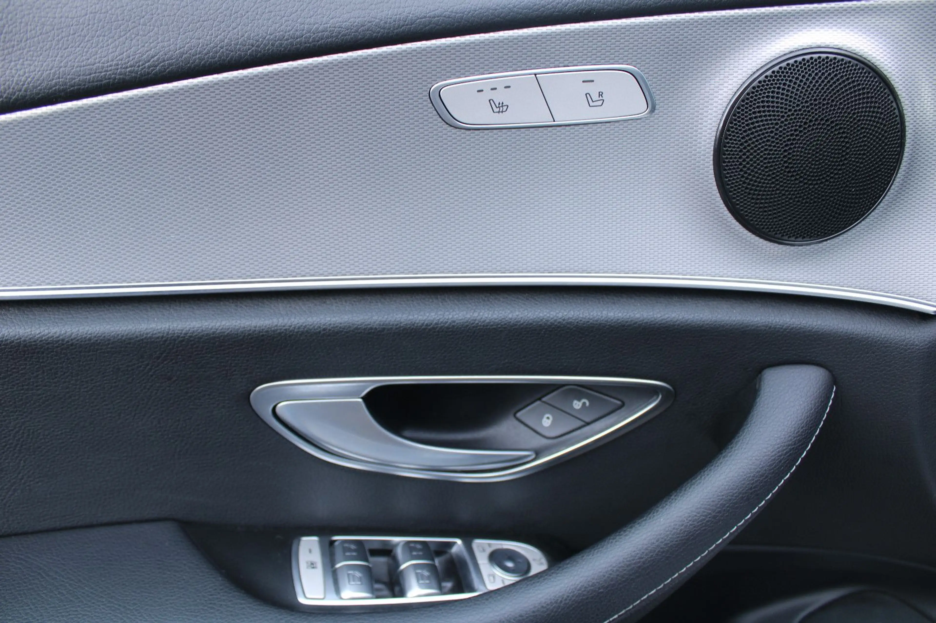 Mercedes-Benz E 350 d 4Matic,LED,20",Leder,Head-up,Panorama — photo 11