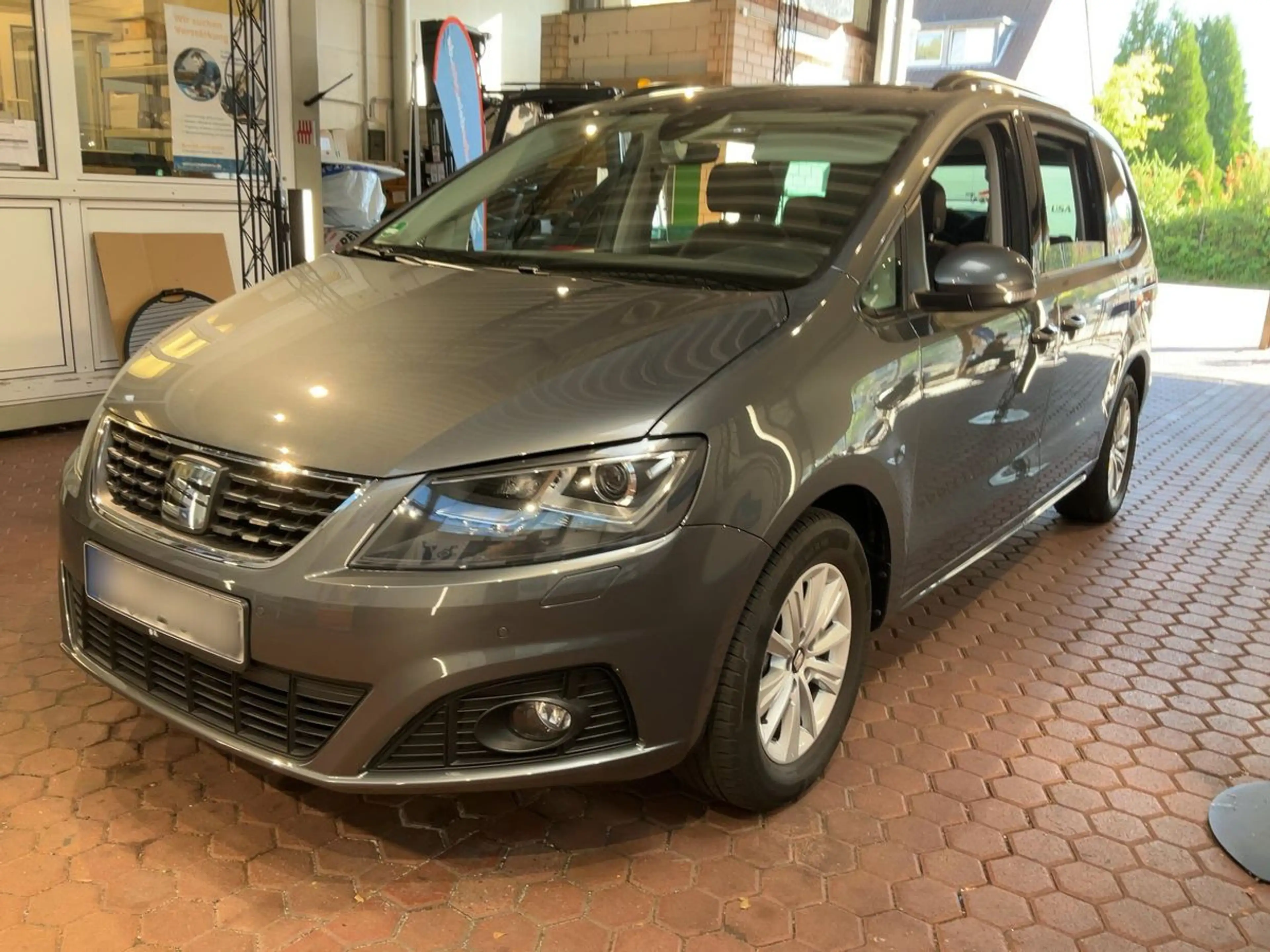 SEAT Alhambra 2.0TDI DSG Style *NAVI*AHK*7SITZER*KAMERA