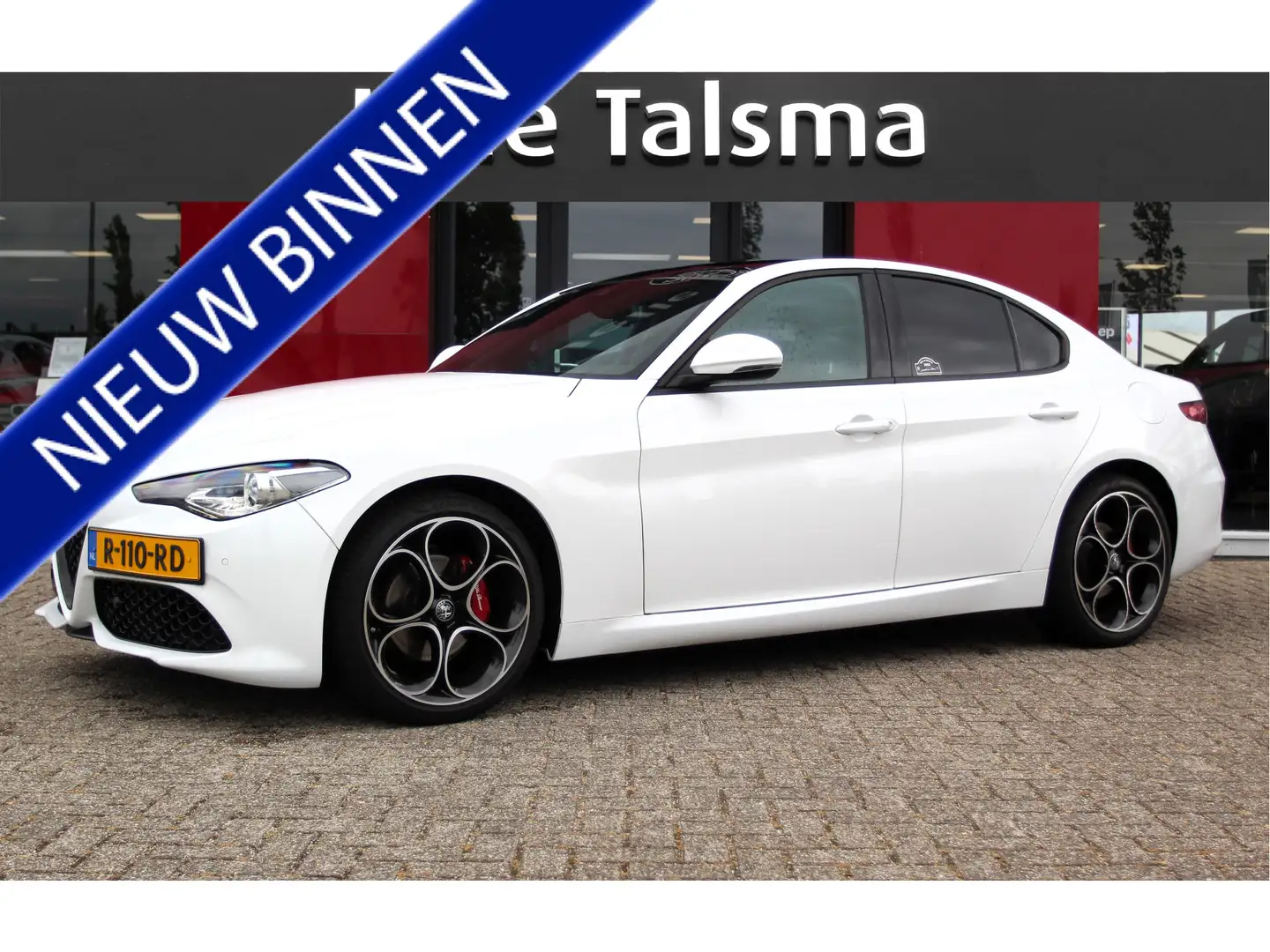Alfa Romeo Giulia 2.0T Sprint 319PK AT | Panoramadak | 19" Velgen | Bílá - 1