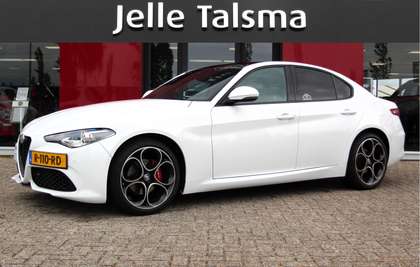 Alfa Romeo Giulia 2.0T Sprint 319PK AT | Panoramadak | 19" Velgen |