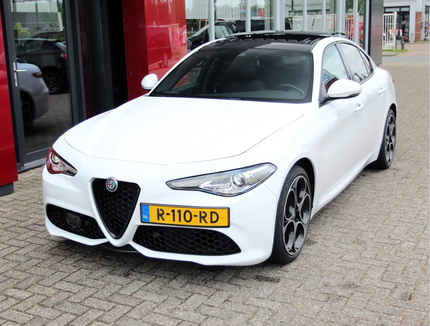 Alfa Romeo Giulia 2.0T Sprint 319PK AT | Panoramadak | 19" Velgen | Bílá - 2