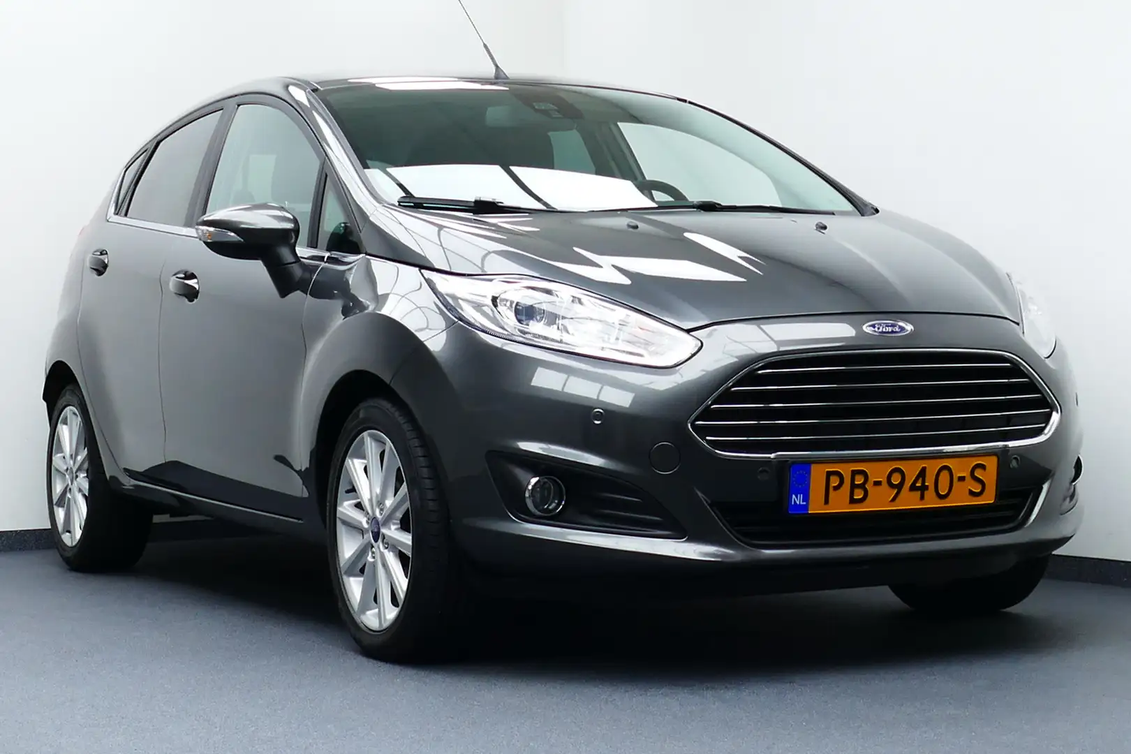 Ford Fiesta 1.0 100pk EcoBoost Titanium. Navi, Clima, Cruise, Gris - 2