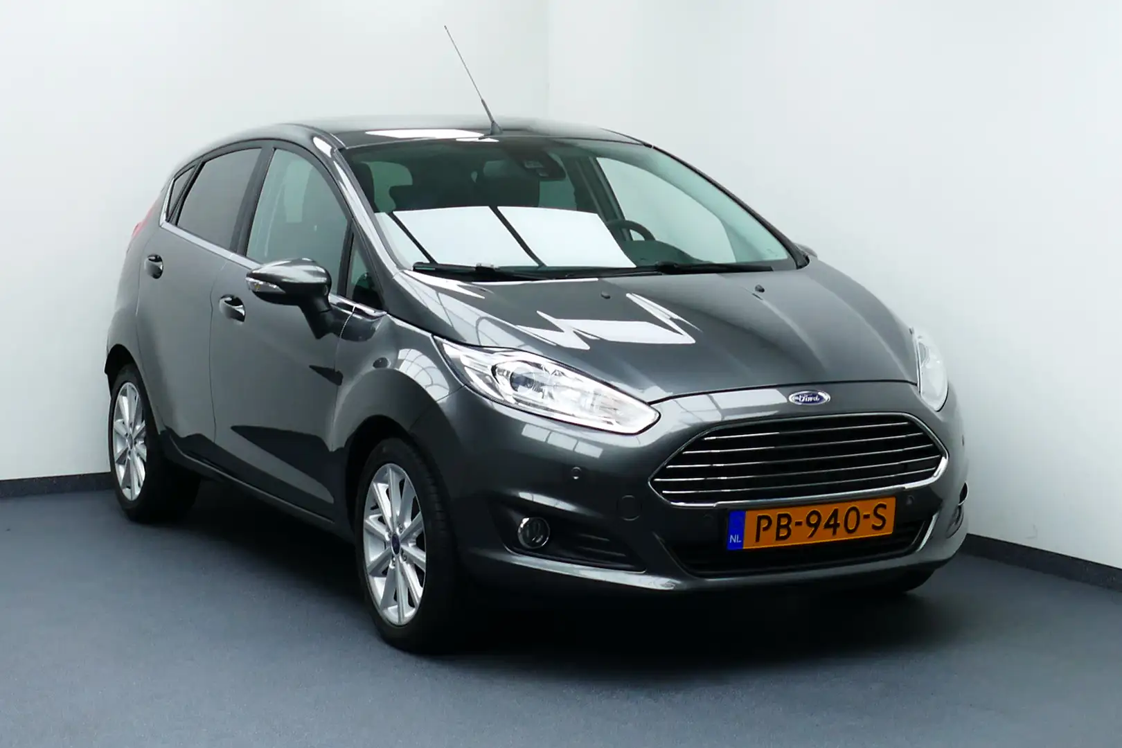 Ford Fiesta 1.0 100pk EcoBoost Titanium. Navi, Clima, Cruise, Gris - 1