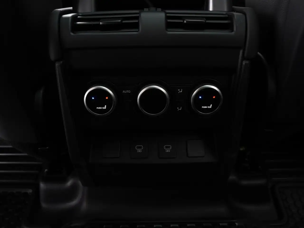 Land Rover Defender снимка Land Rover Defender