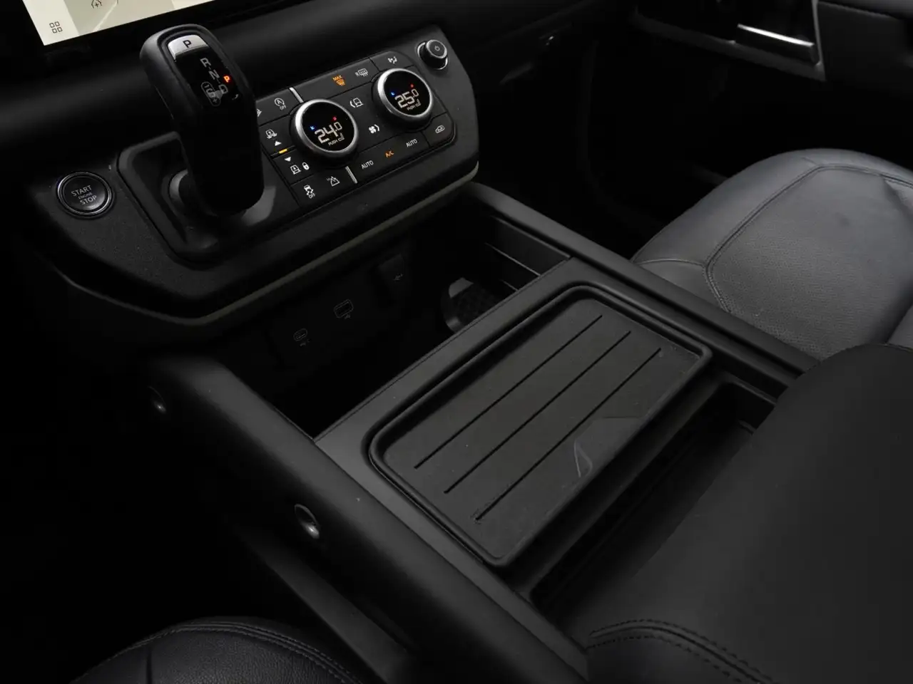 Land Rover Defender снимка Land Rover Defender