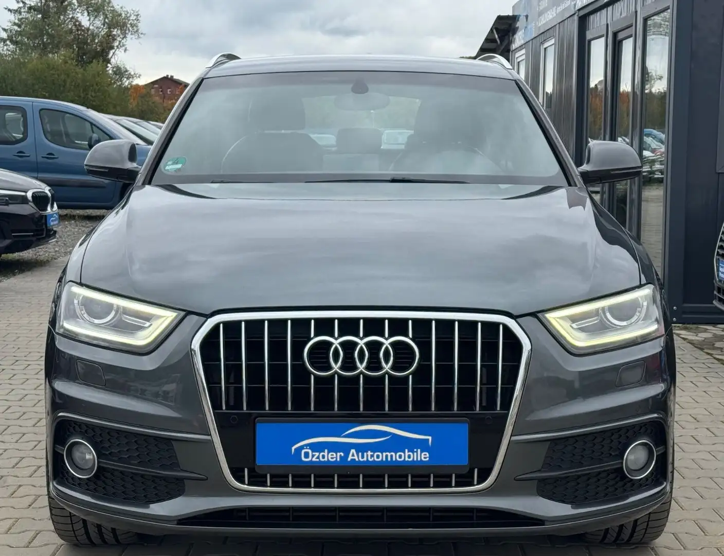 Audi Q3 2.0 TDI S-Line+Finanzierung+Garantie+1.Hand Grau - 2