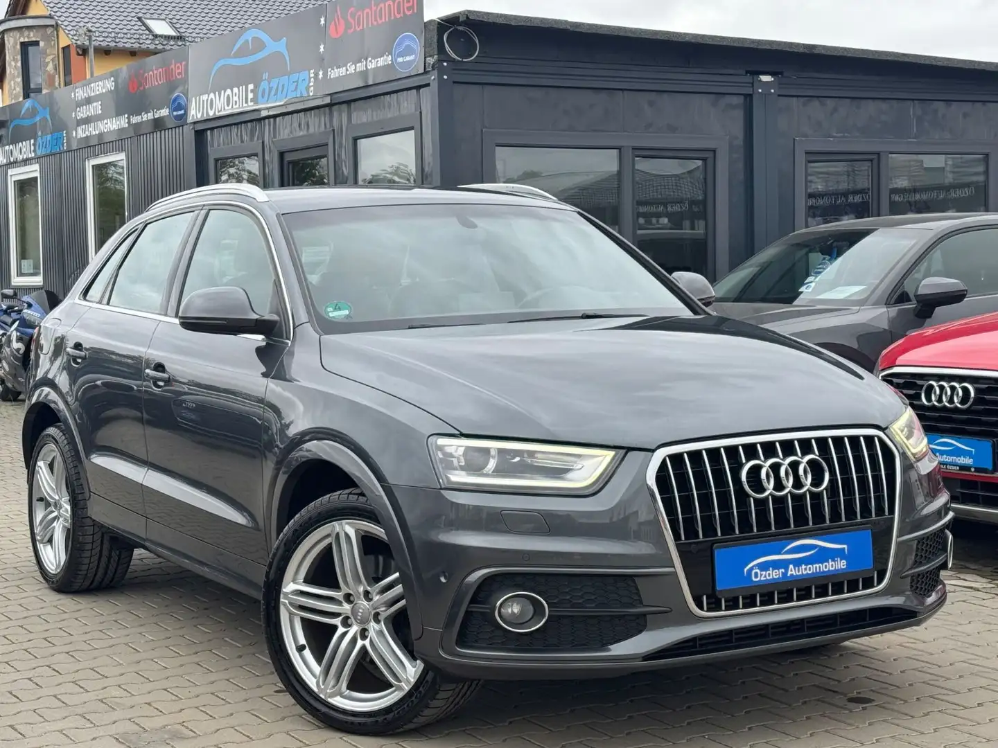 Audi Q3 2.0 TDI S-Line+Finanzierung+Garantie+1.Hand Grau - 1