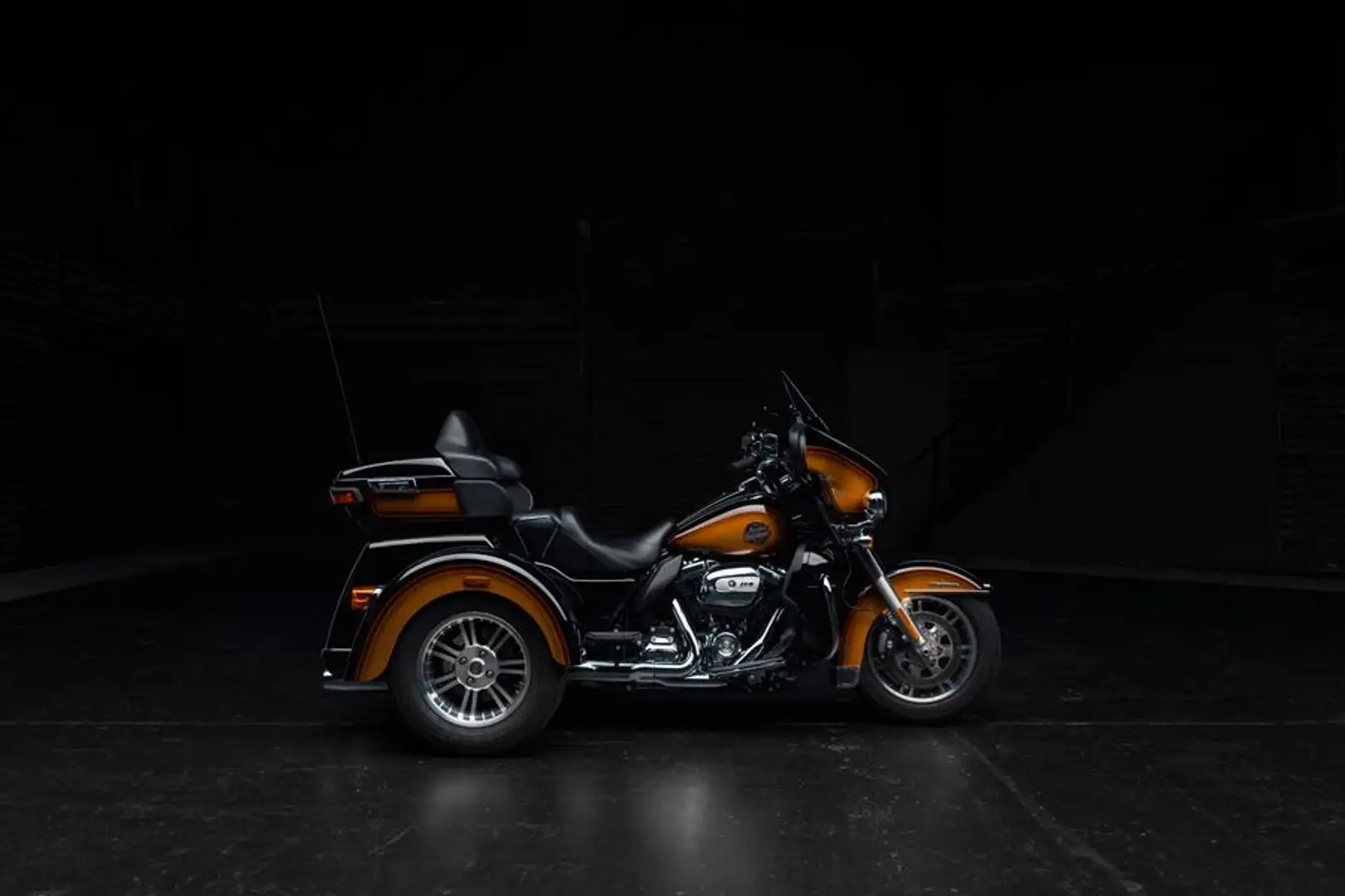 Harley-Davidson Tri Glide FLHTCUTG ULTRA / TRIGLIDE Fekete - 2