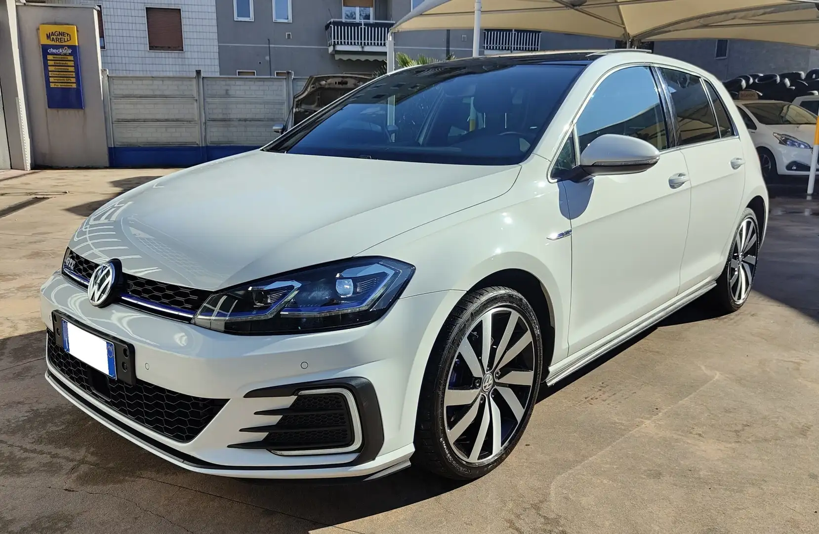 Volkswagen Golf GTE 1.4 TSI Hybrid PLUG-IN DSG 204CV Bianco - 1