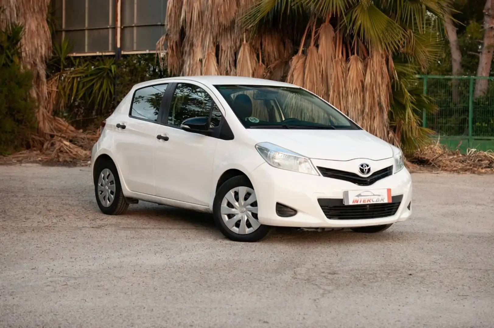 Toyota Yaris 90D ACTIVE Blanc - 1