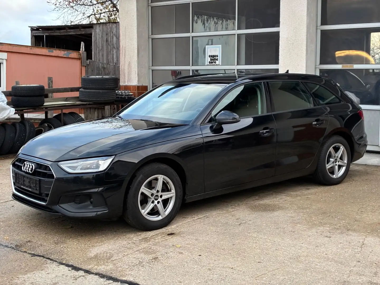 Audi A4 30 TDI S tronic Avant Schwarz - 2