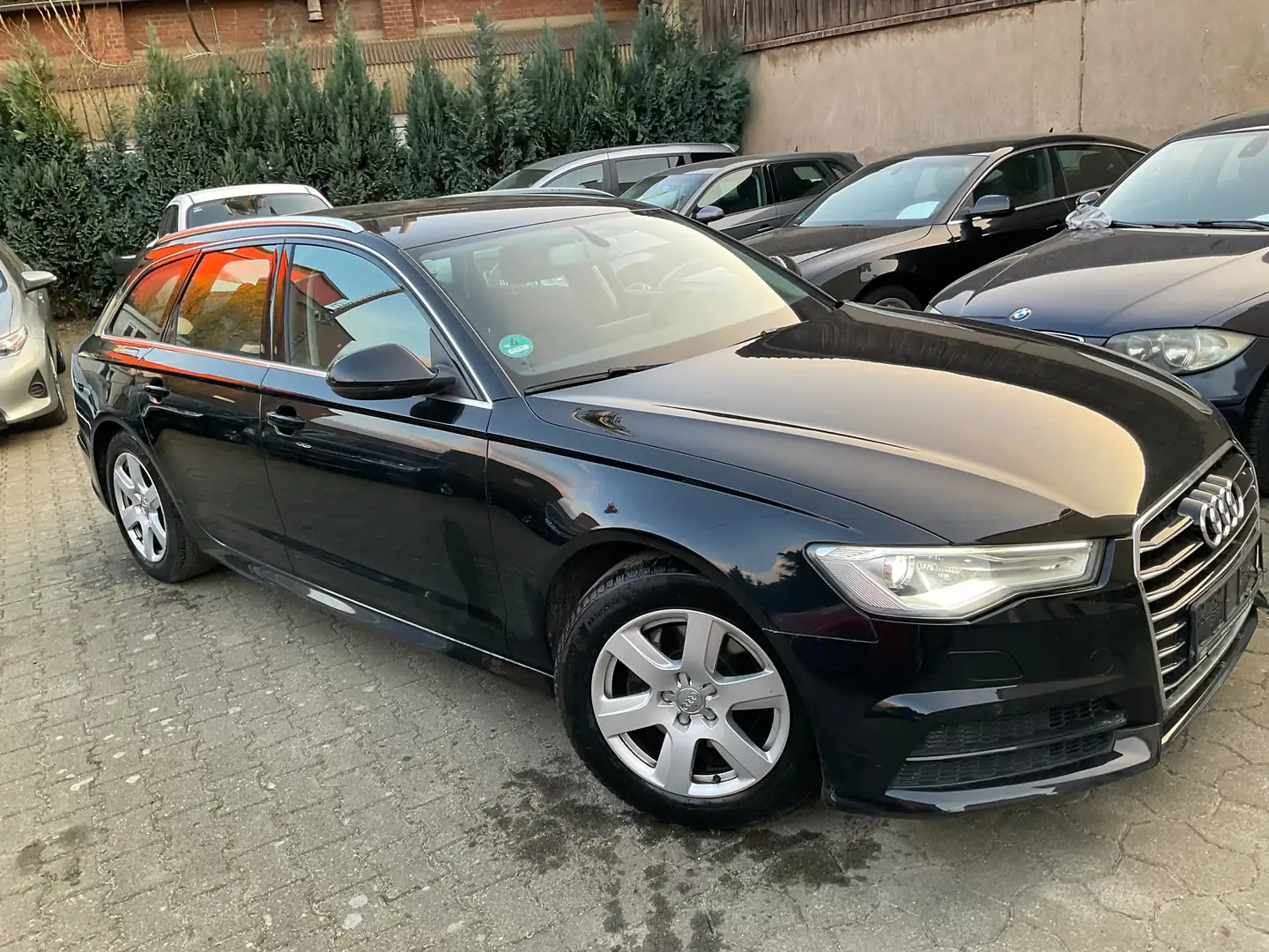 Audi A6 1,8, TFSI,DSG,NAVI,XENON,PDC,AHK,MwSt,2xALU Noir - 1