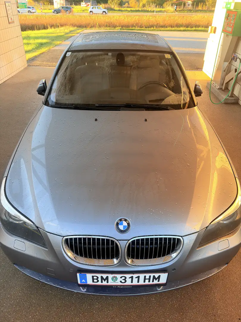 BMW 545 545i E60 - 2