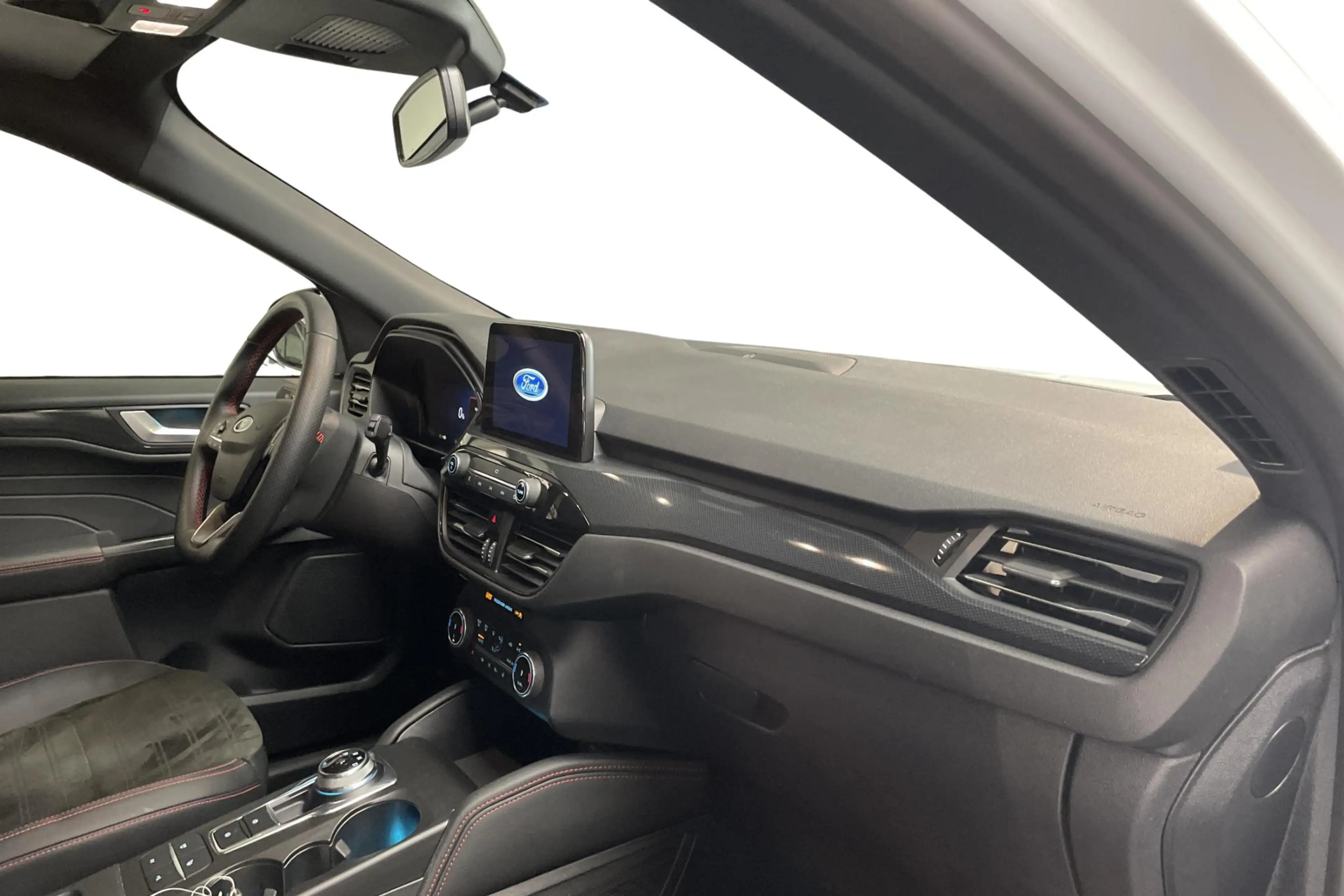 Ford Kuga 2.5i PHEV Aut. 165kW ST-Line X — photo 5