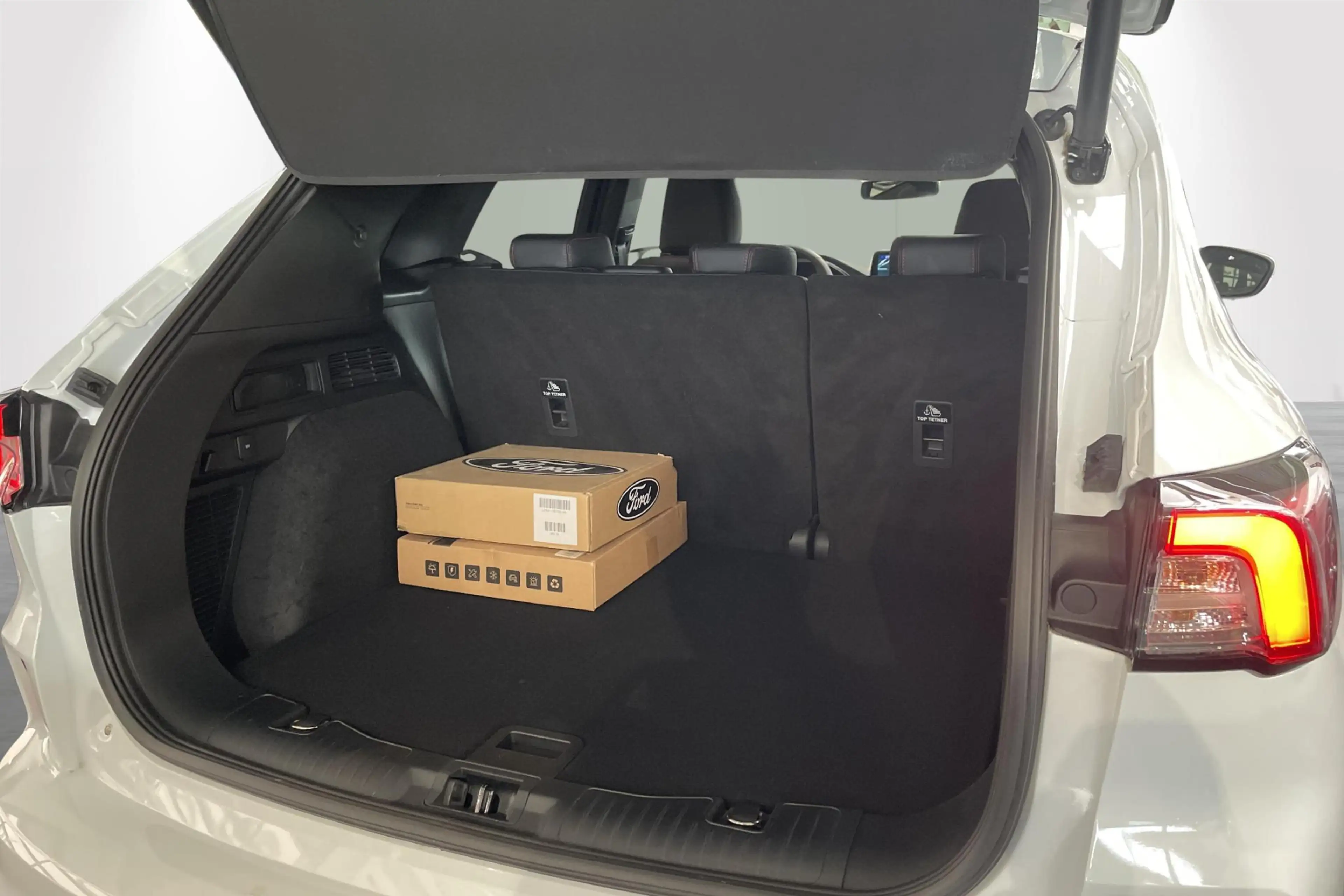 Ford Kuga 2.5i PHEV Aut. 165kW ST-Line X — photo 10