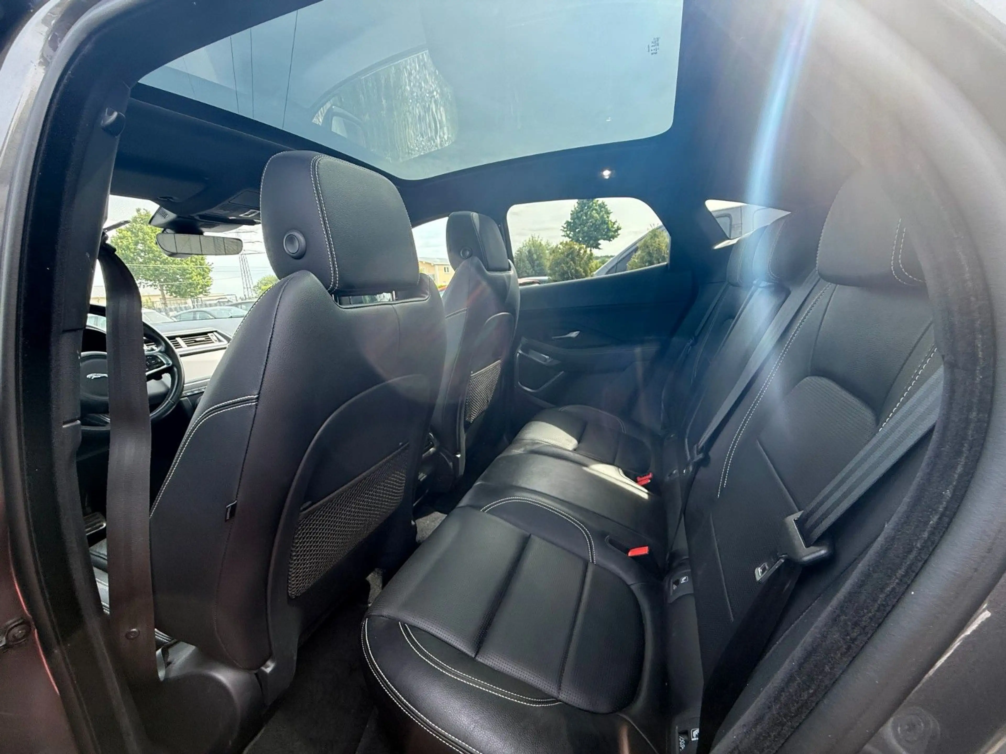 Jaguar E-Pace E-PACE R-Dynamic SE AWD — photo 11