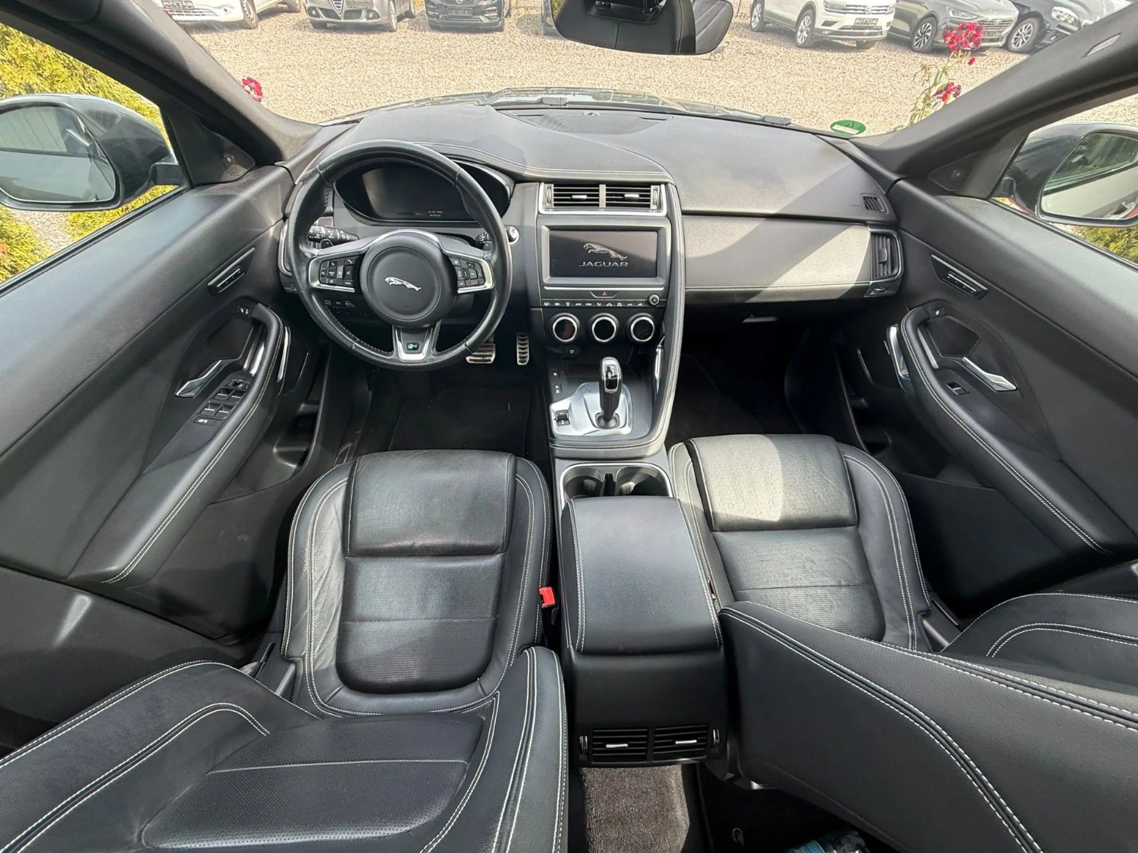 Jaguar E-Pace E-PACE R-Dynamic SE AWD — photo 8