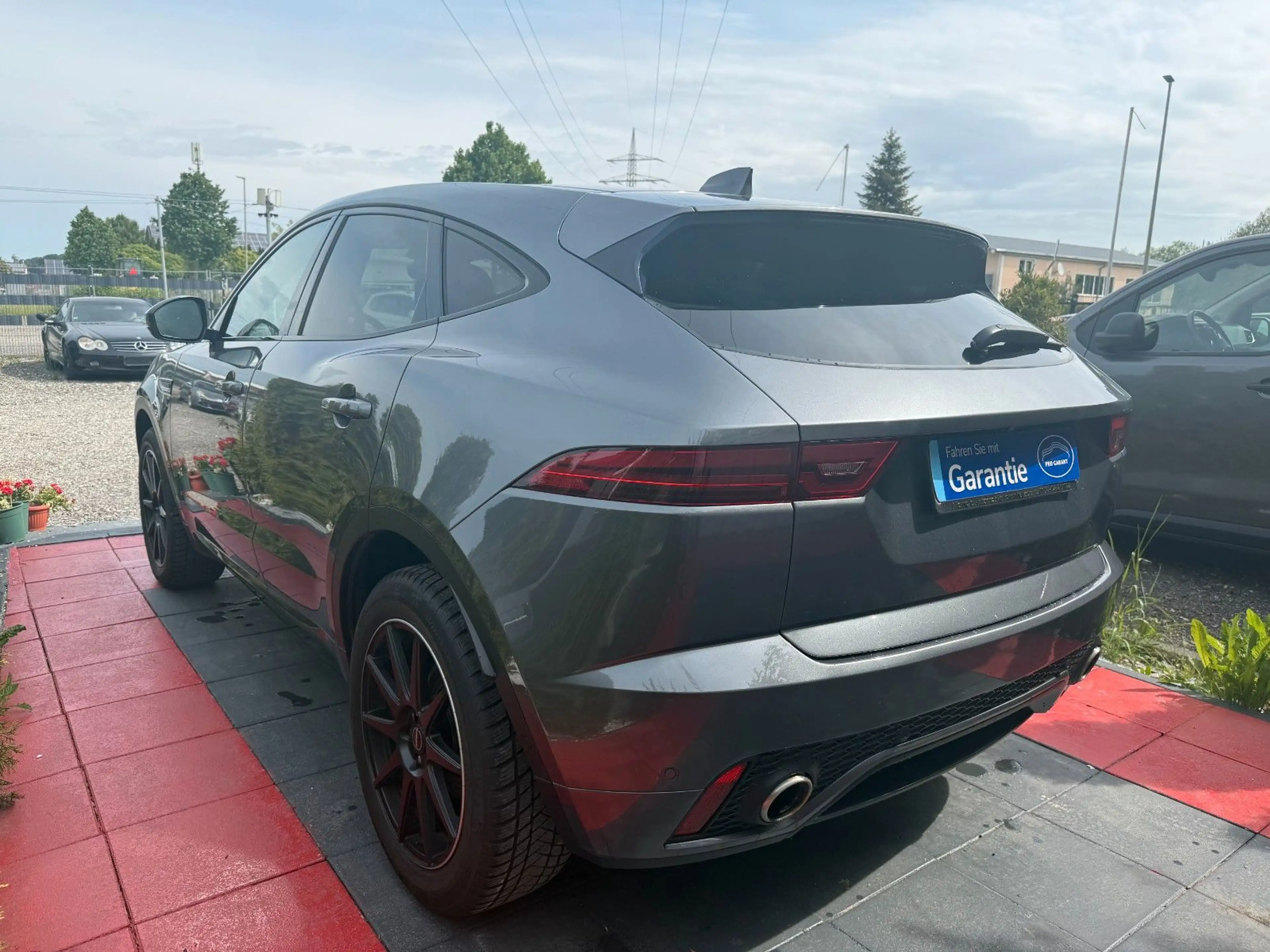 Jaguar E-Pace E-PACE R-Dynamic SE AWD — photo 5