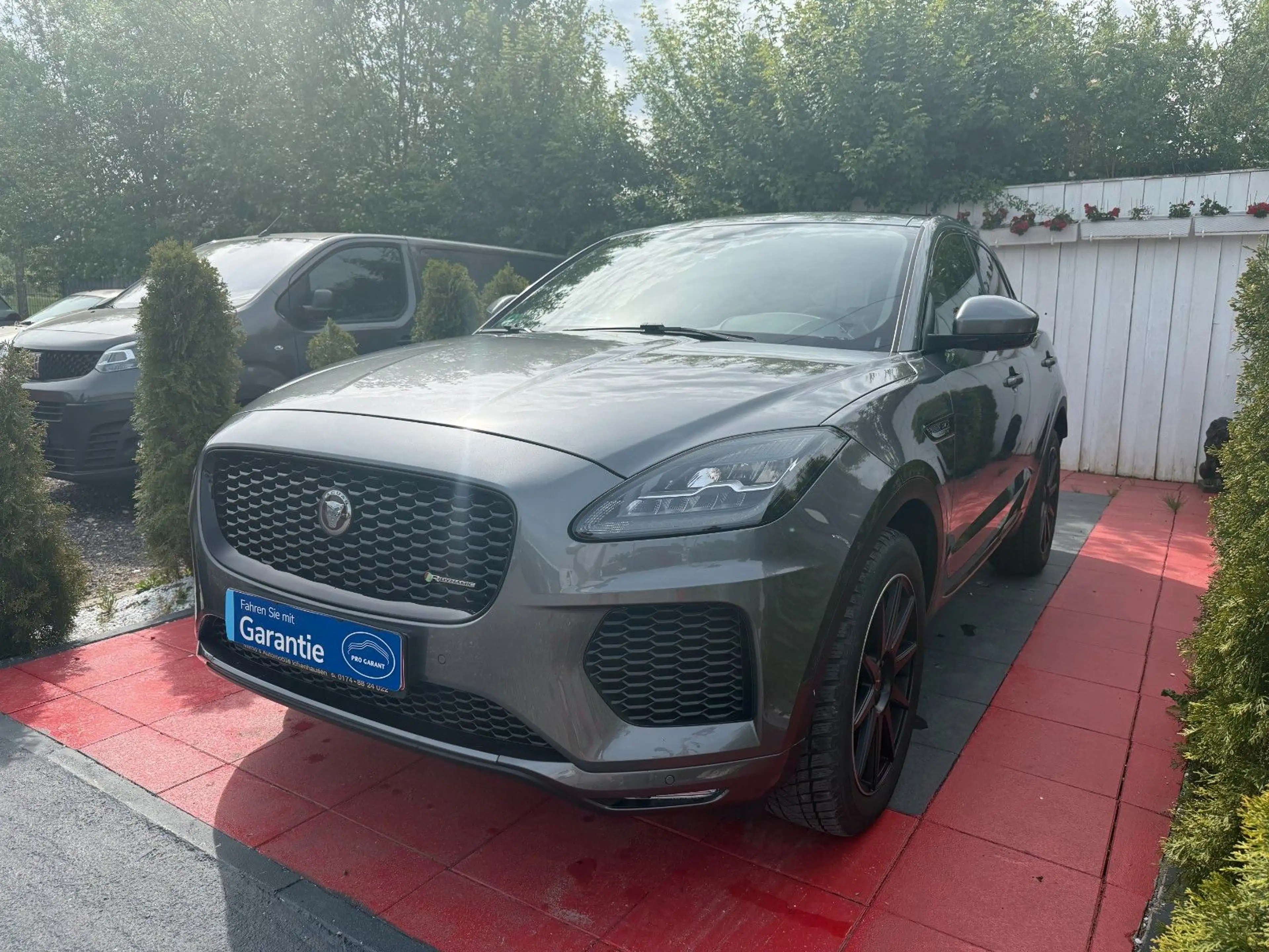 Jaguar E-Pace E-PACE R-Dynamic SE AWD — photo 4