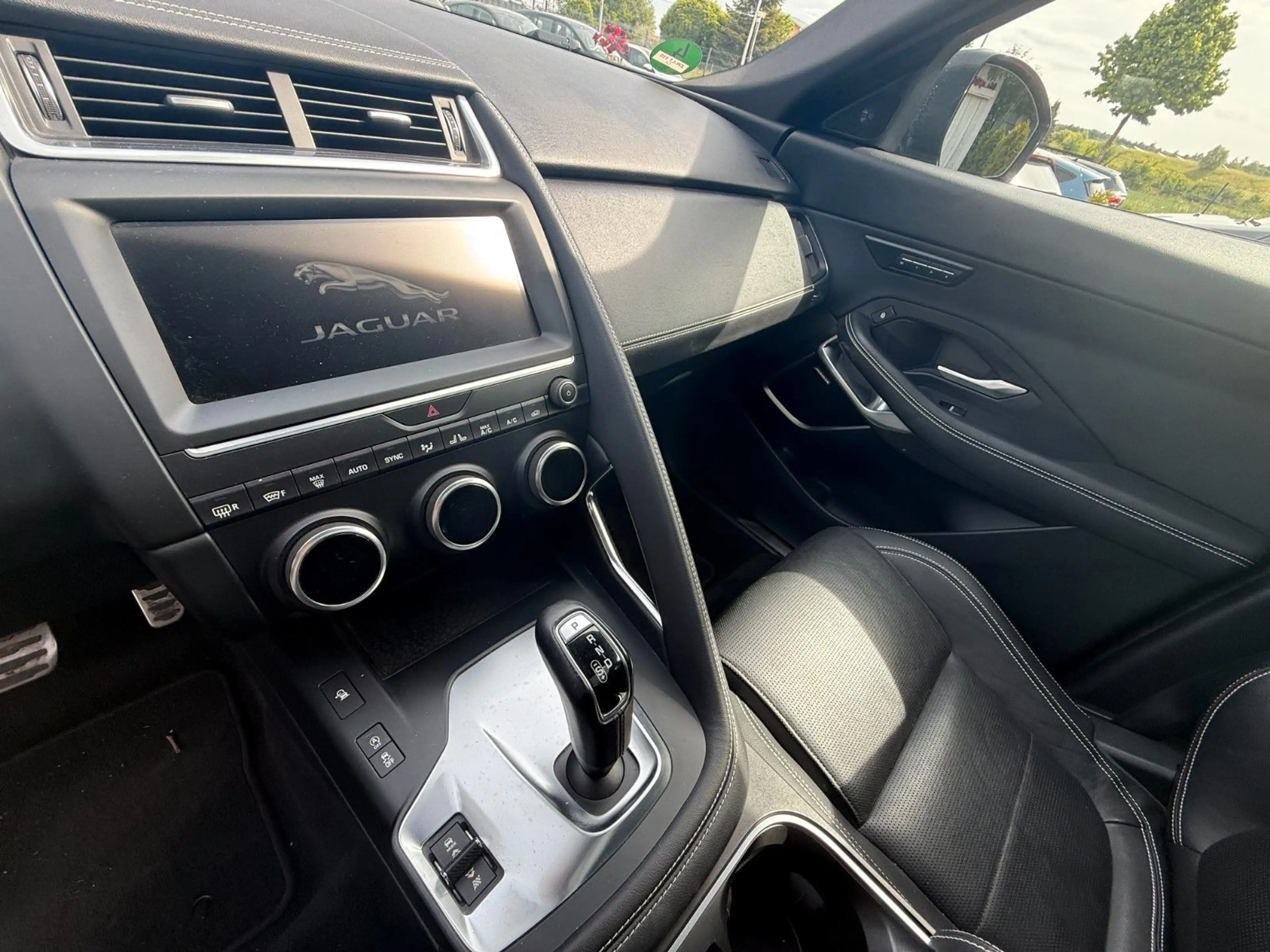 Jaguar E-Pace E-PACE R-Dynamic SE AWD — photo 14
