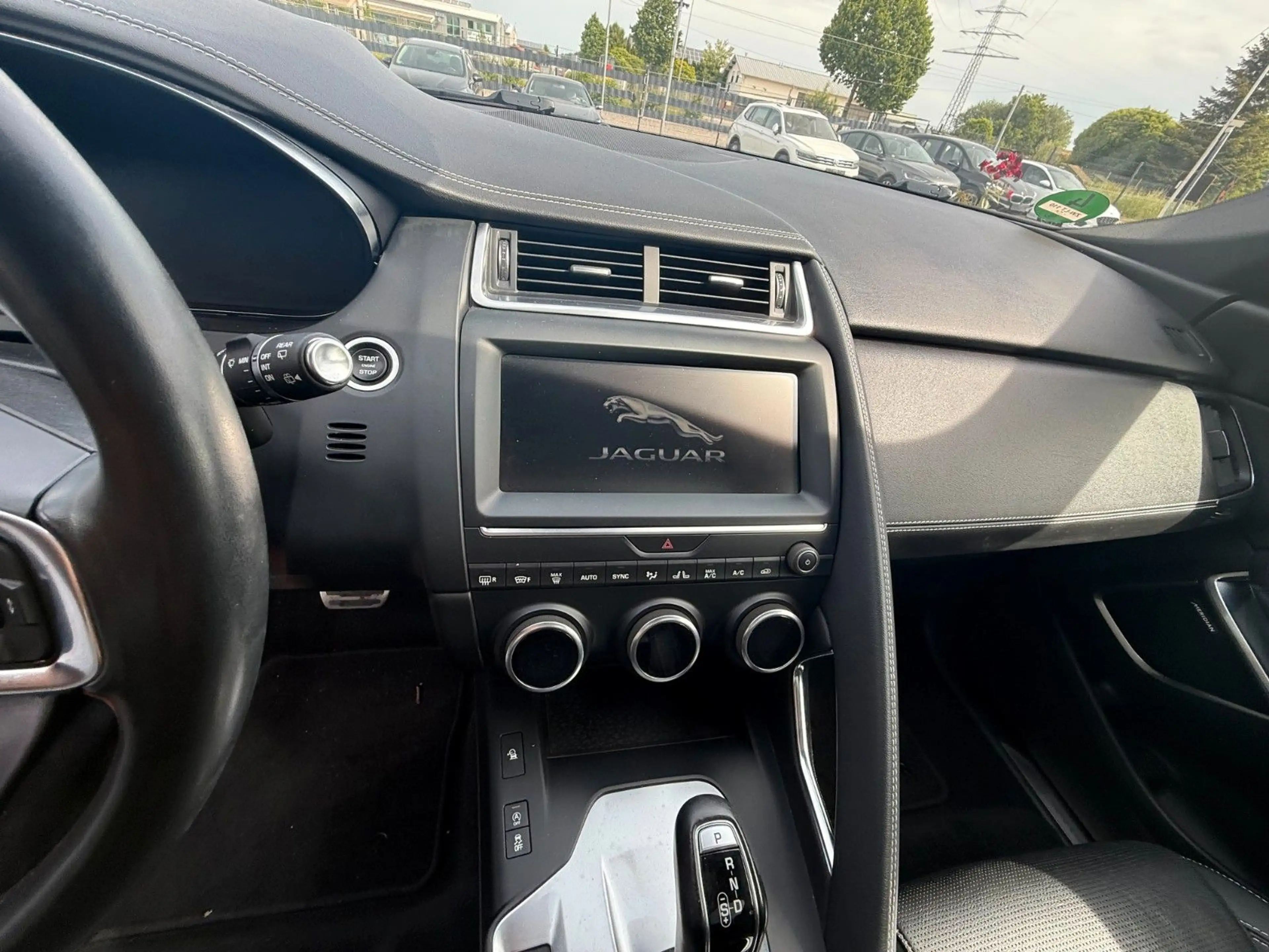Jaguar E-Pace E-PACE R-Dynamic SE AWD — photo 15