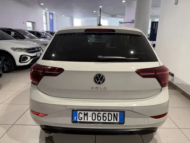 Volkswagen Polo view 4